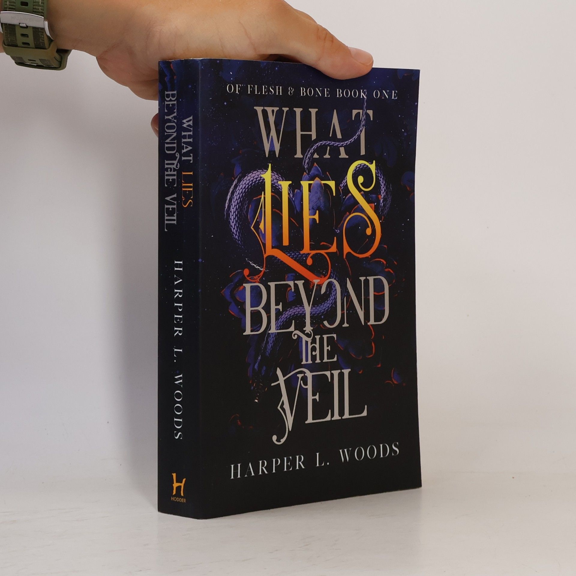 Harper L. Woods What Lies Beyond the Veil