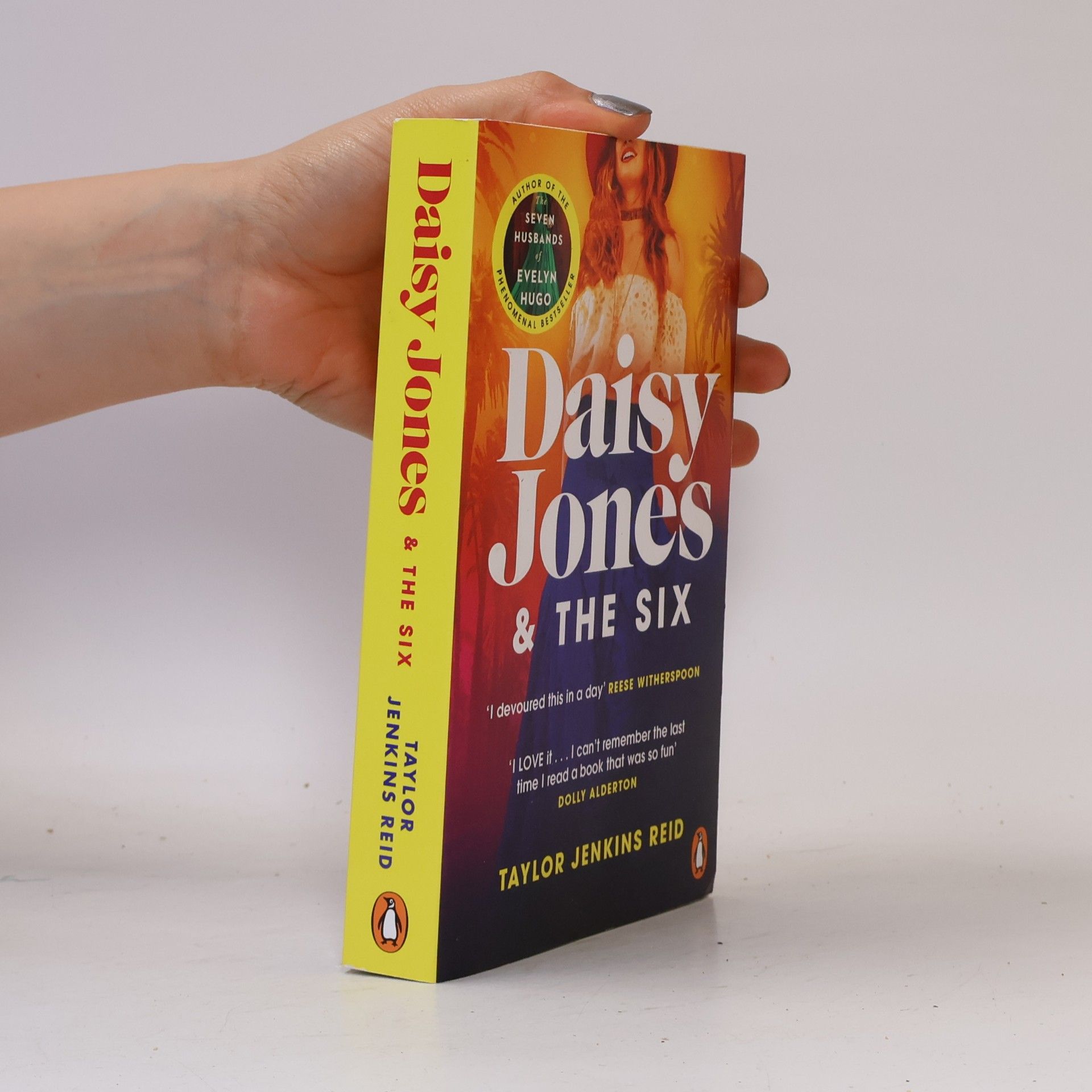 Taylor Jenkins Reid Daisy Jones & The Six