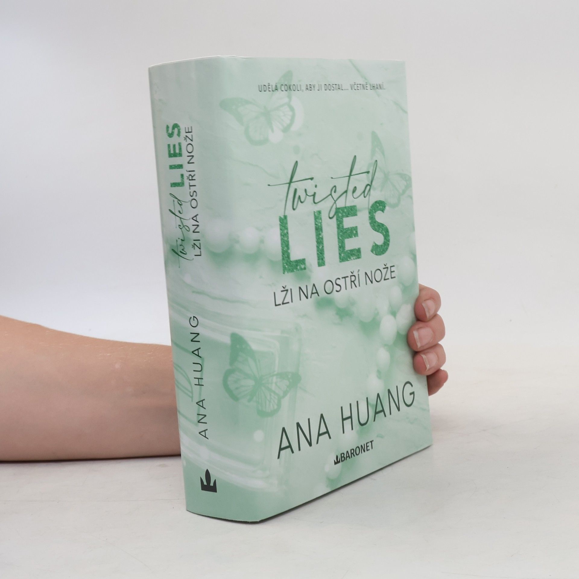 Ana Huang Twisted Lies. Lži na ostří nože