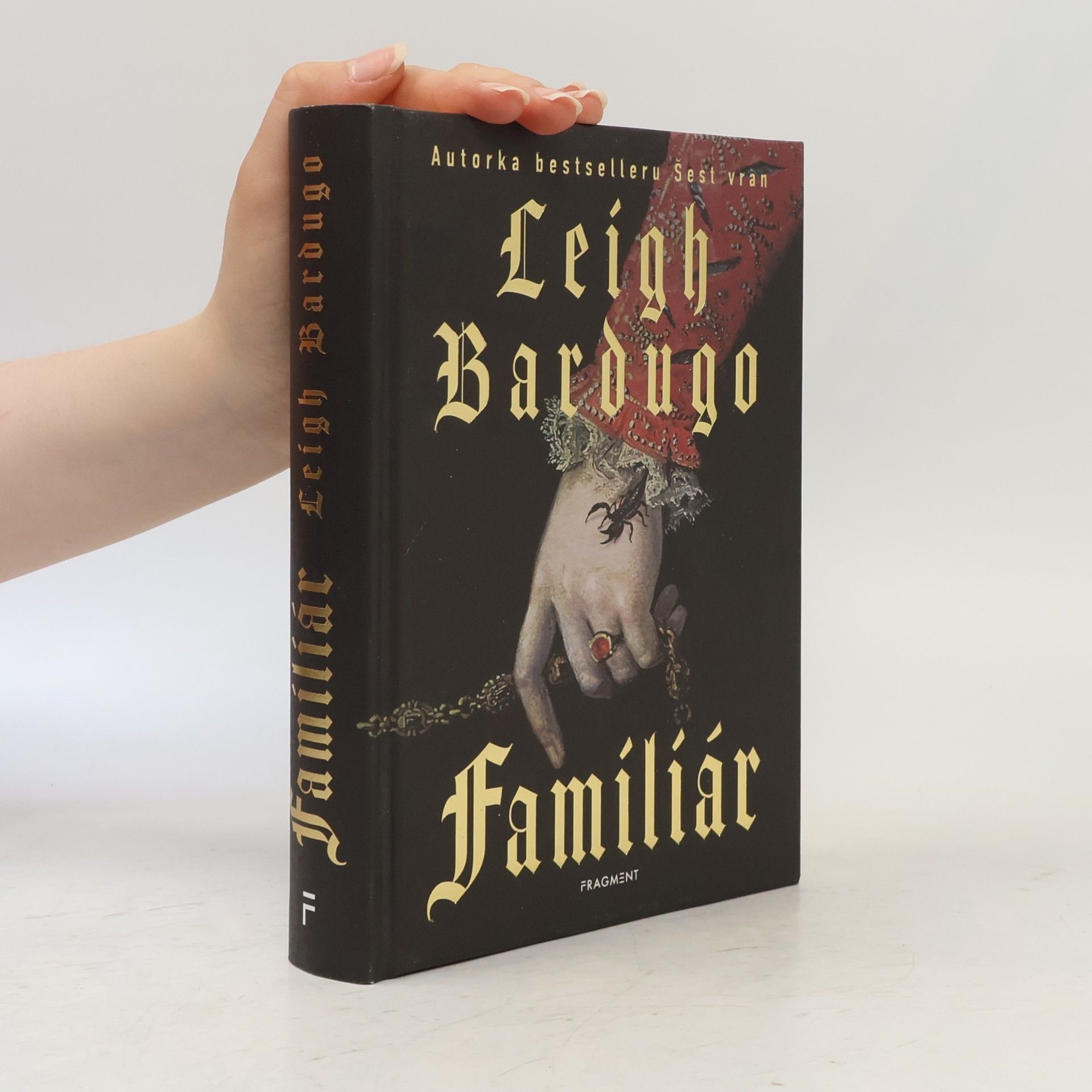 Leigh Bardugo Familiár