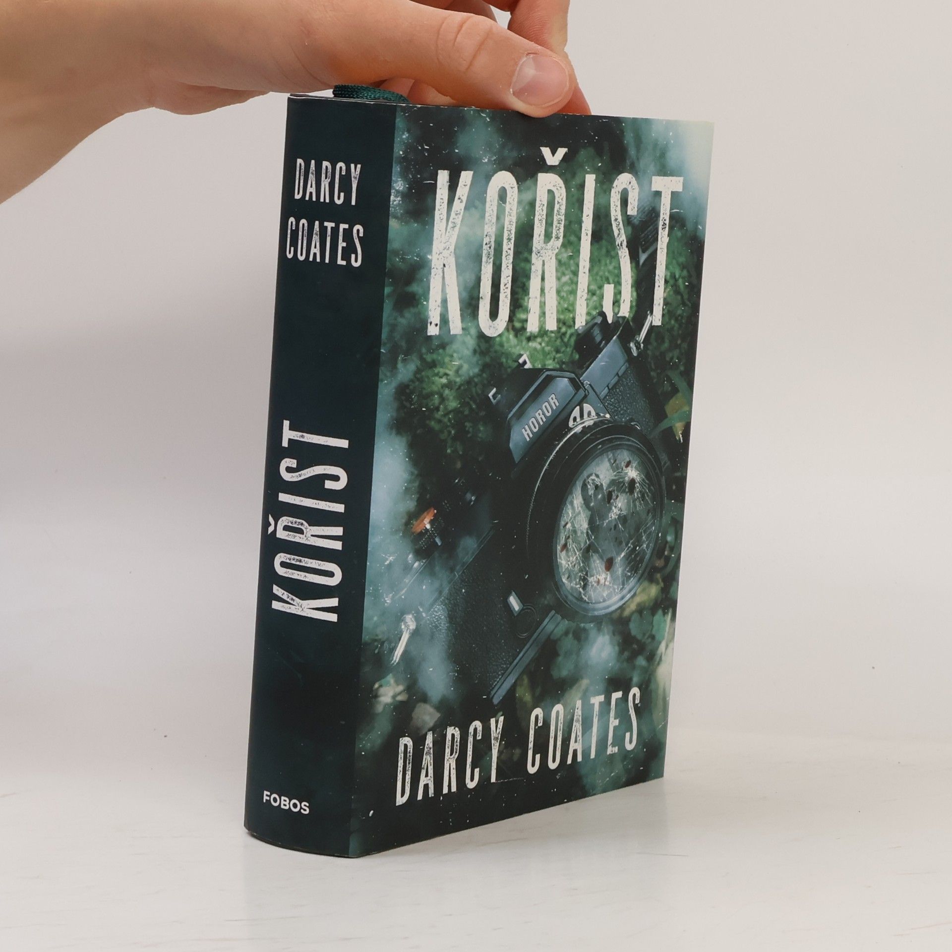 Darcy Coates Kořist