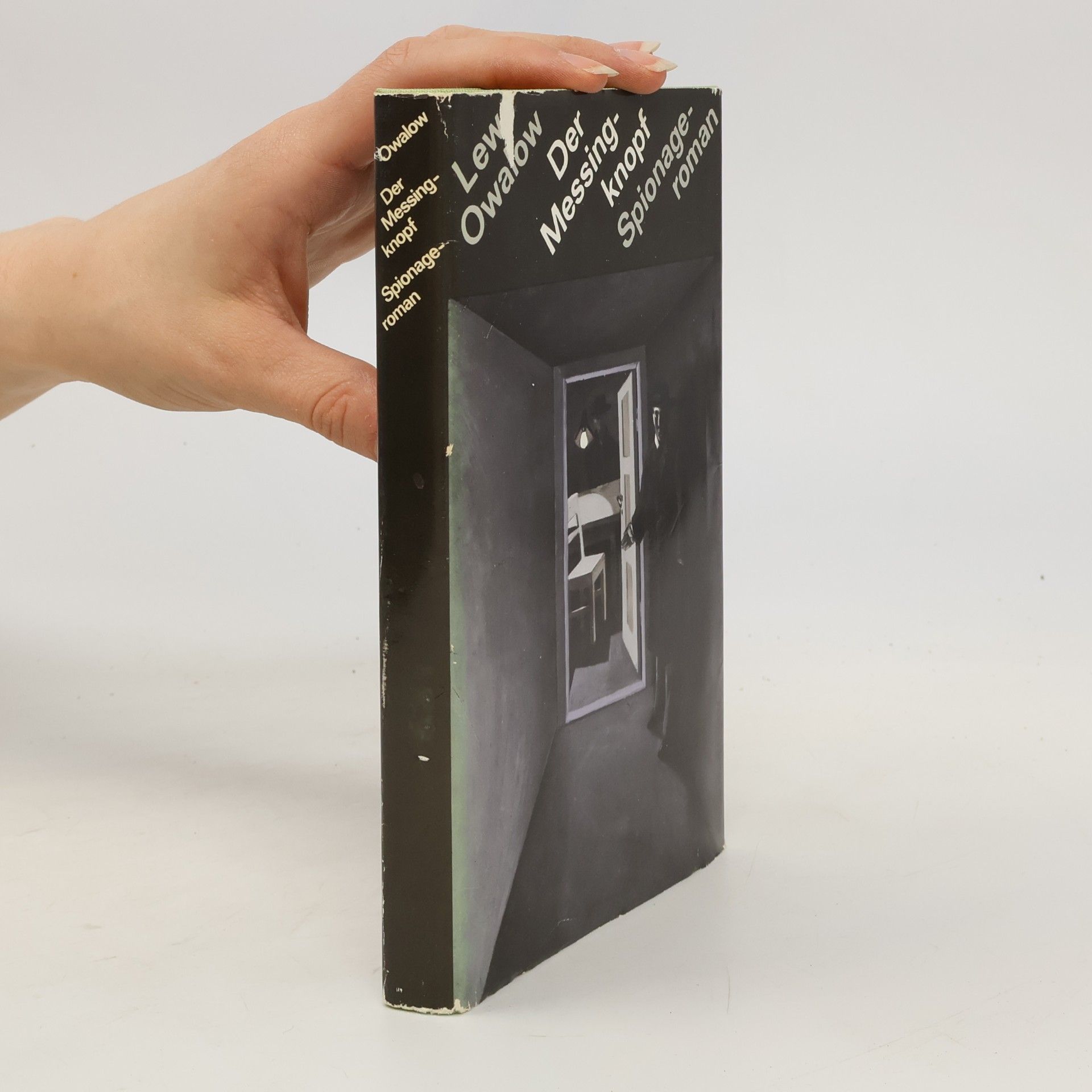 Lew Owalow  Der Messingknopf