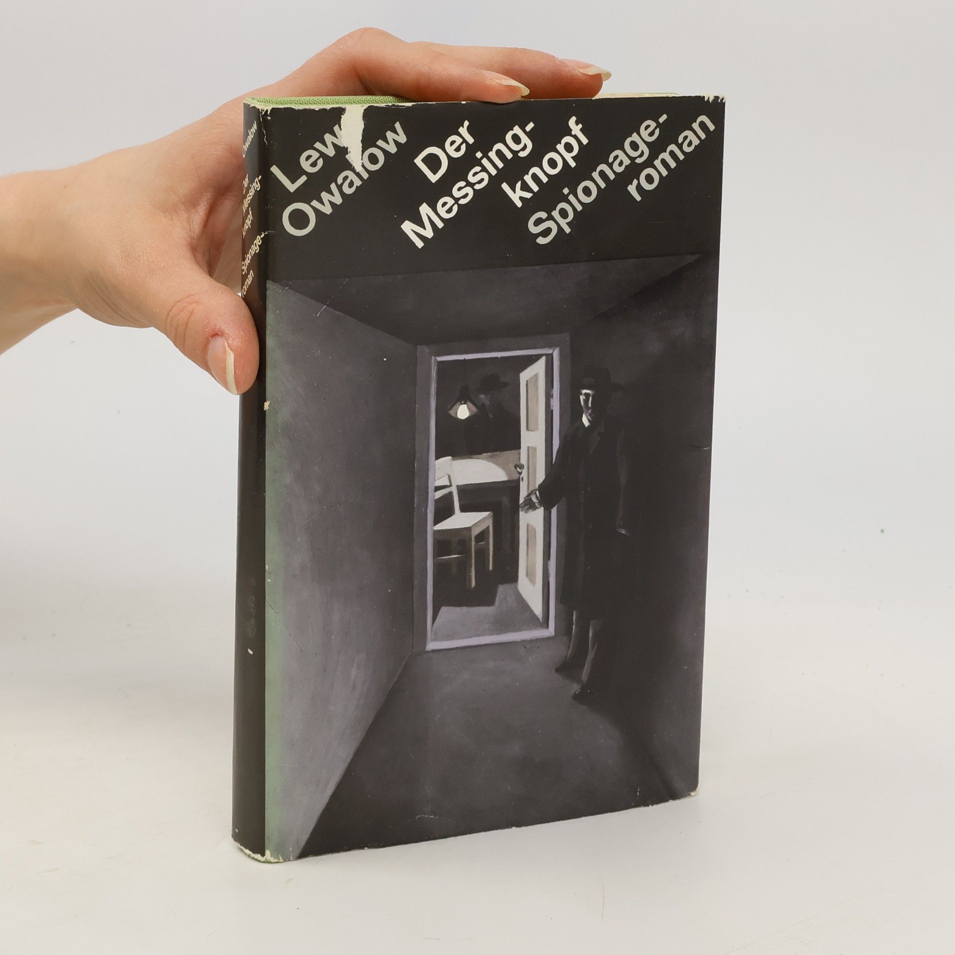 Lew Owalow  Der Messingknopf