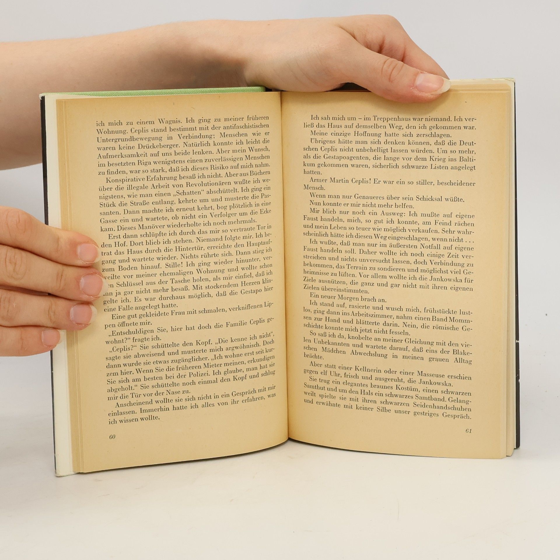 Lew Owalow  Der Messingknopf