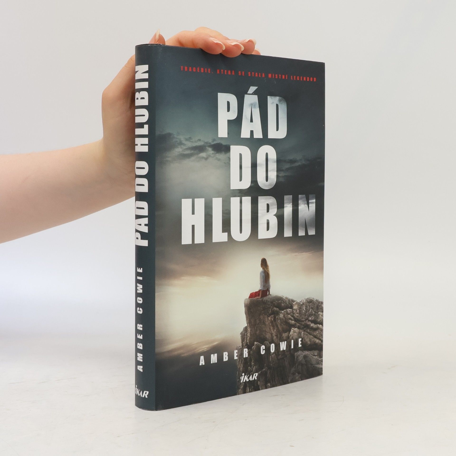 Amber Cowie Pád do hlubin