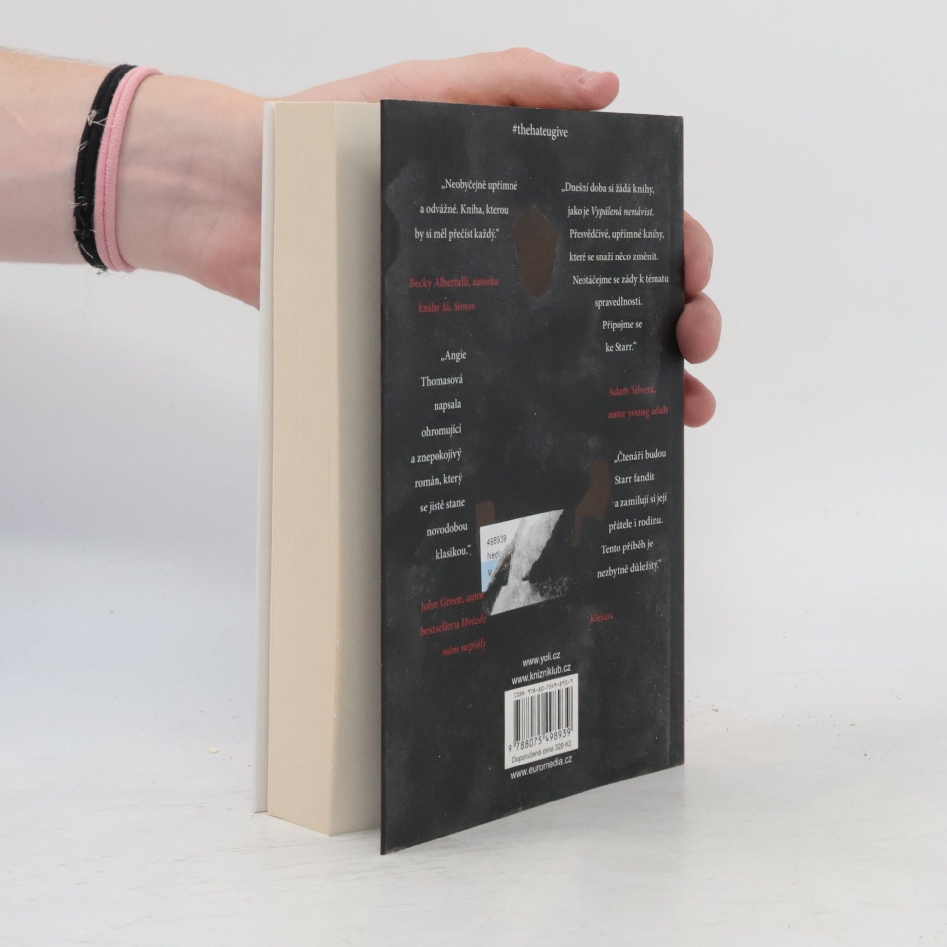 Angie Thomas Vypálená nenávist