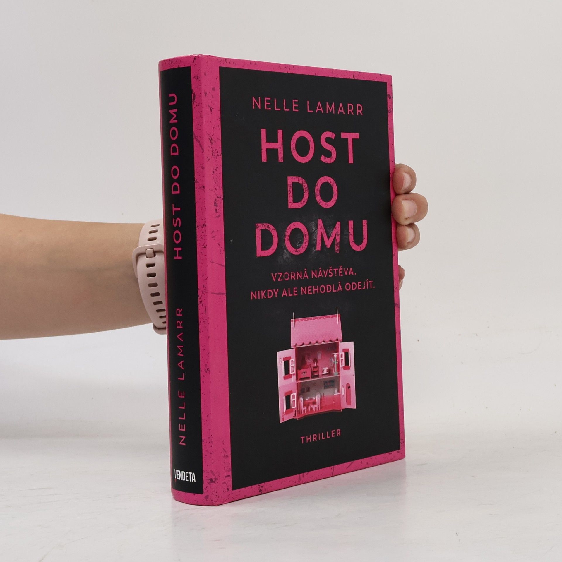Nelle Lamarr Host do domu