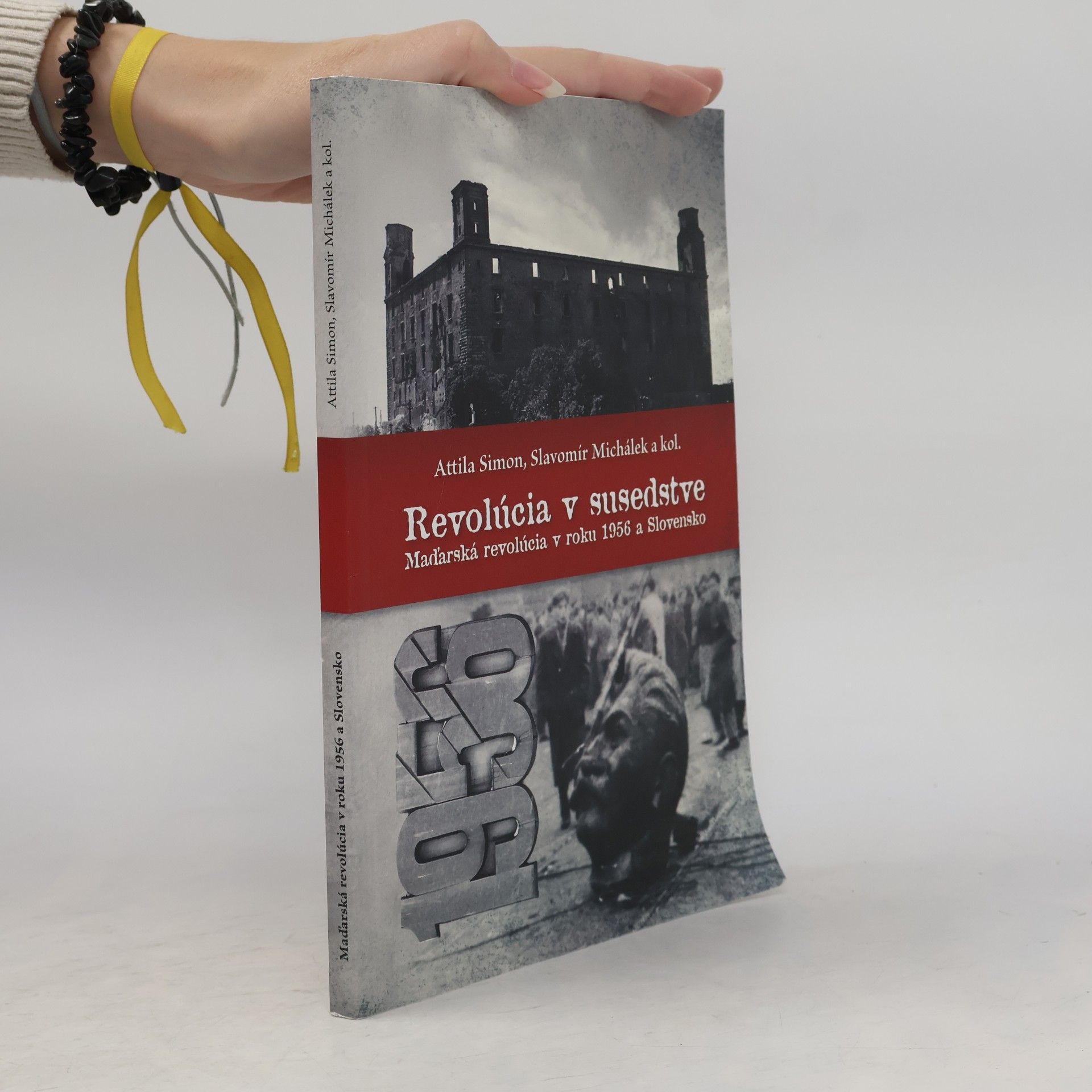 Attila Simon Revolúcia v susedstve: Maďarská revolúcia v roku 1956 a Slovensko