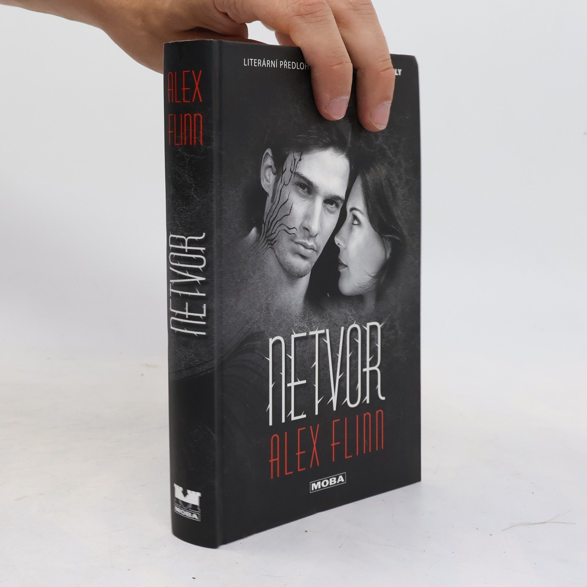 Alex Flinn Netvor