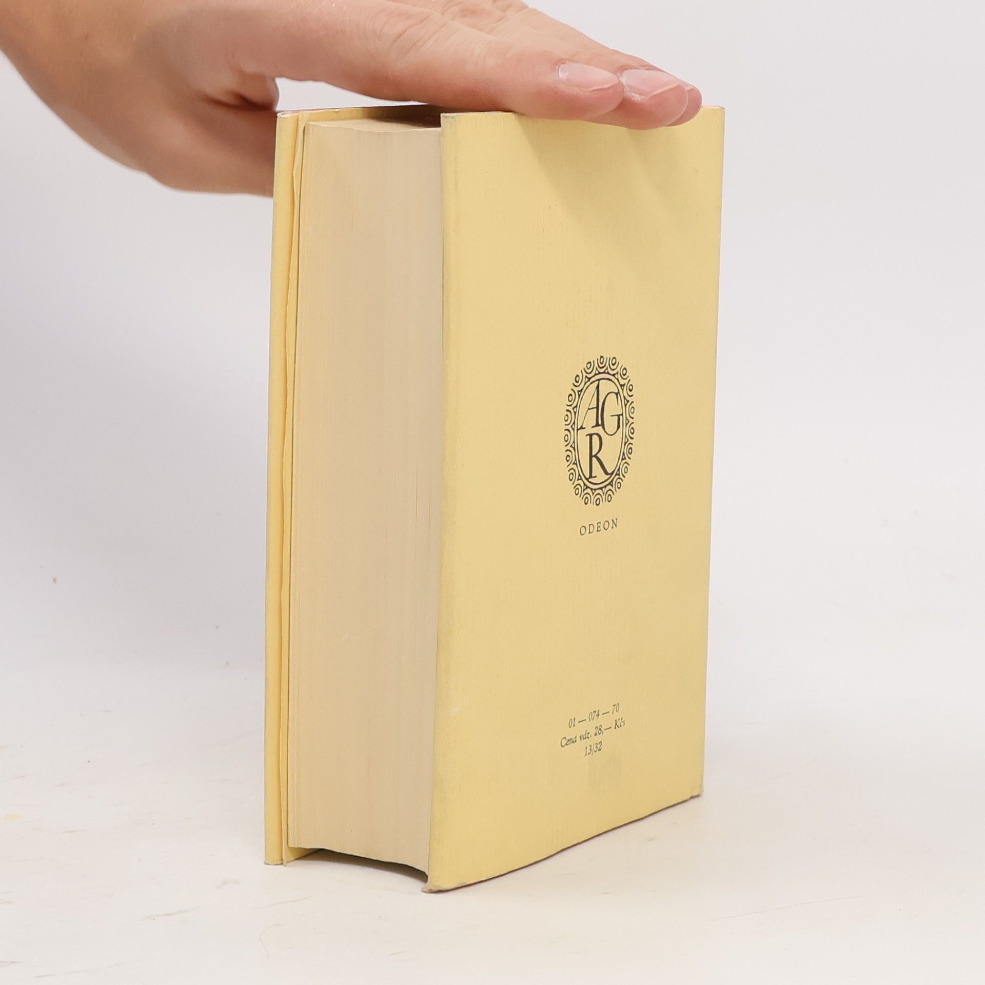 Horace Walpole Otrantský zámek. Starý anglický baron. Vathek. Sicilský román