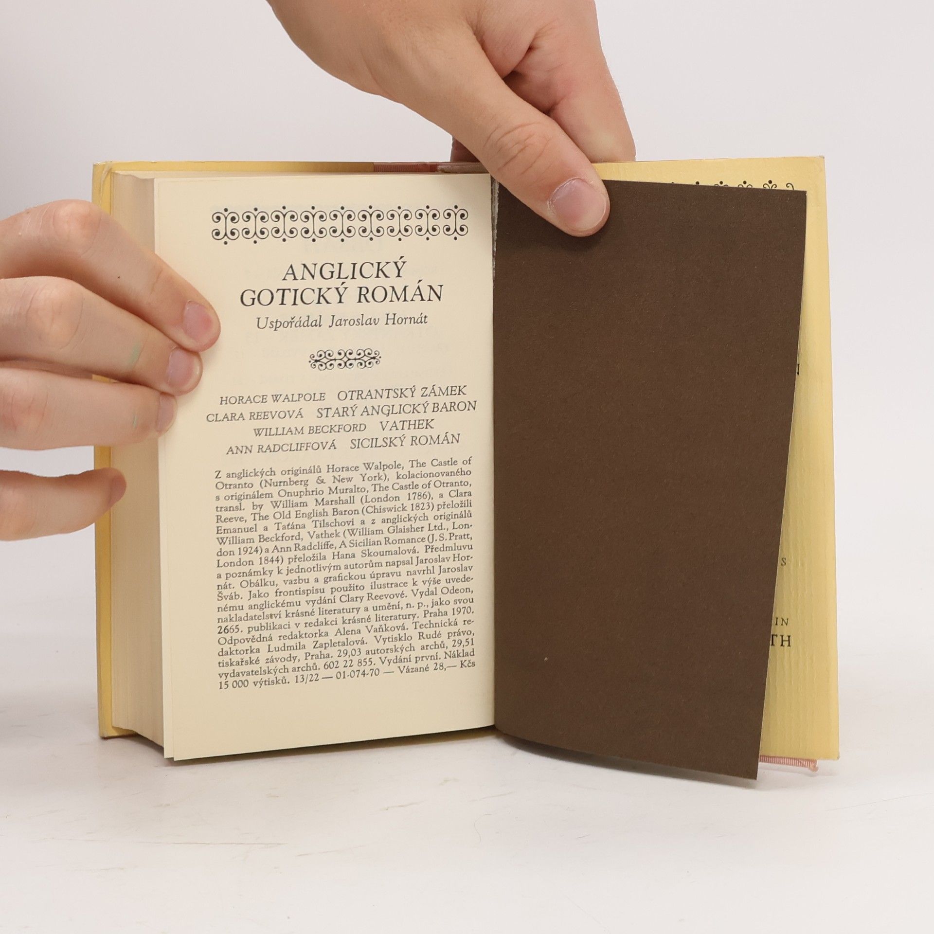 Horace Walpole Otrantský zámek. Starý anglický baron. Vathek. Sicilský román