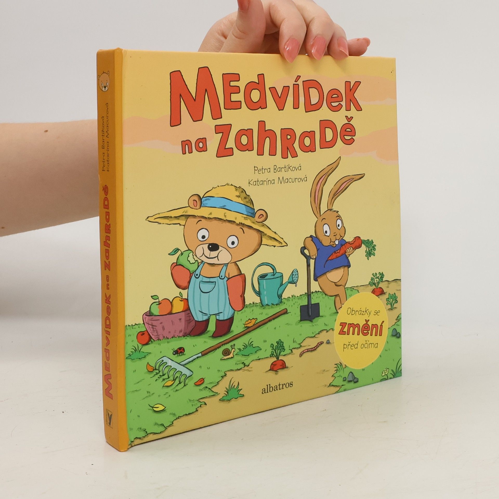 Petra Bartíková Medvídek na zahradě