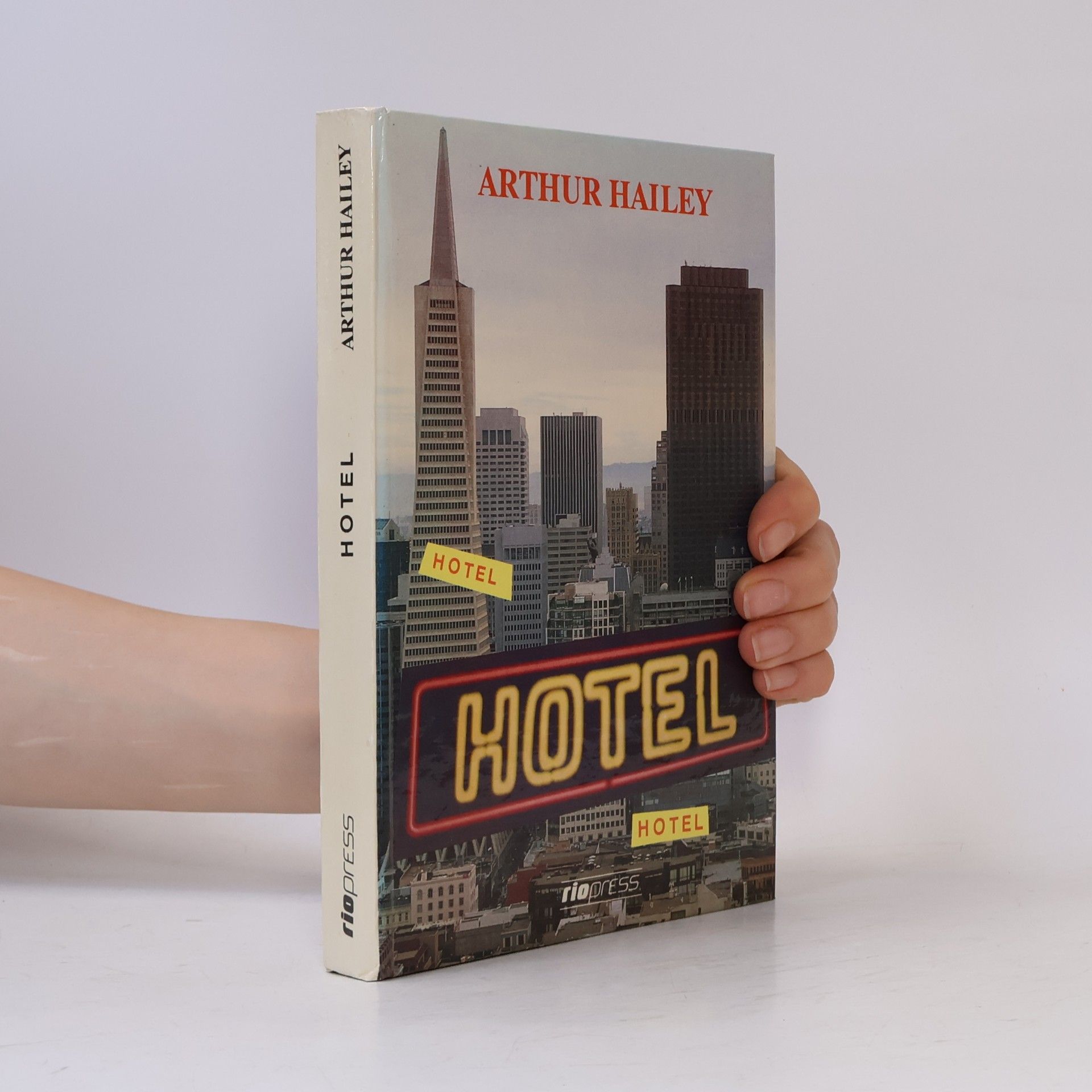 Arthur Hailey Hotel