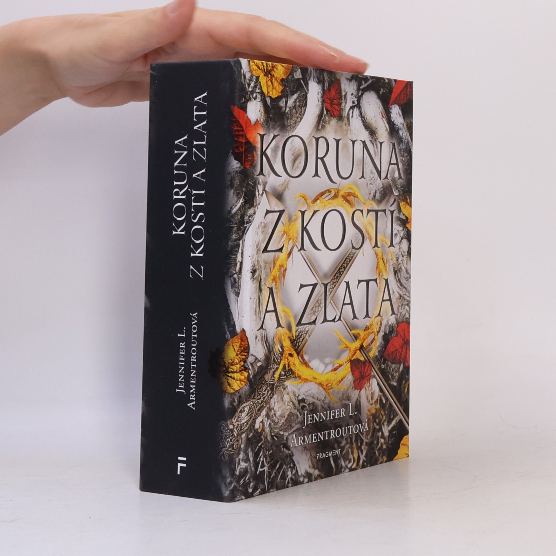 Jennifer L. Armentrout Koruna z kostí a zlata