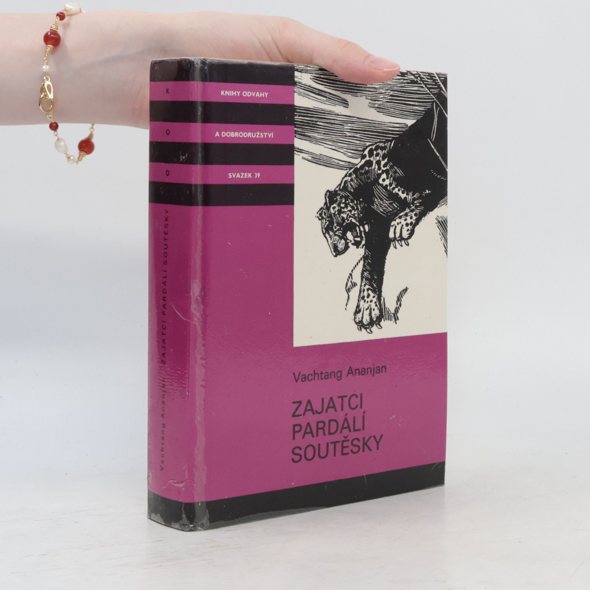 Vachtang Ananjan Zajatci Pardálí soutěsky