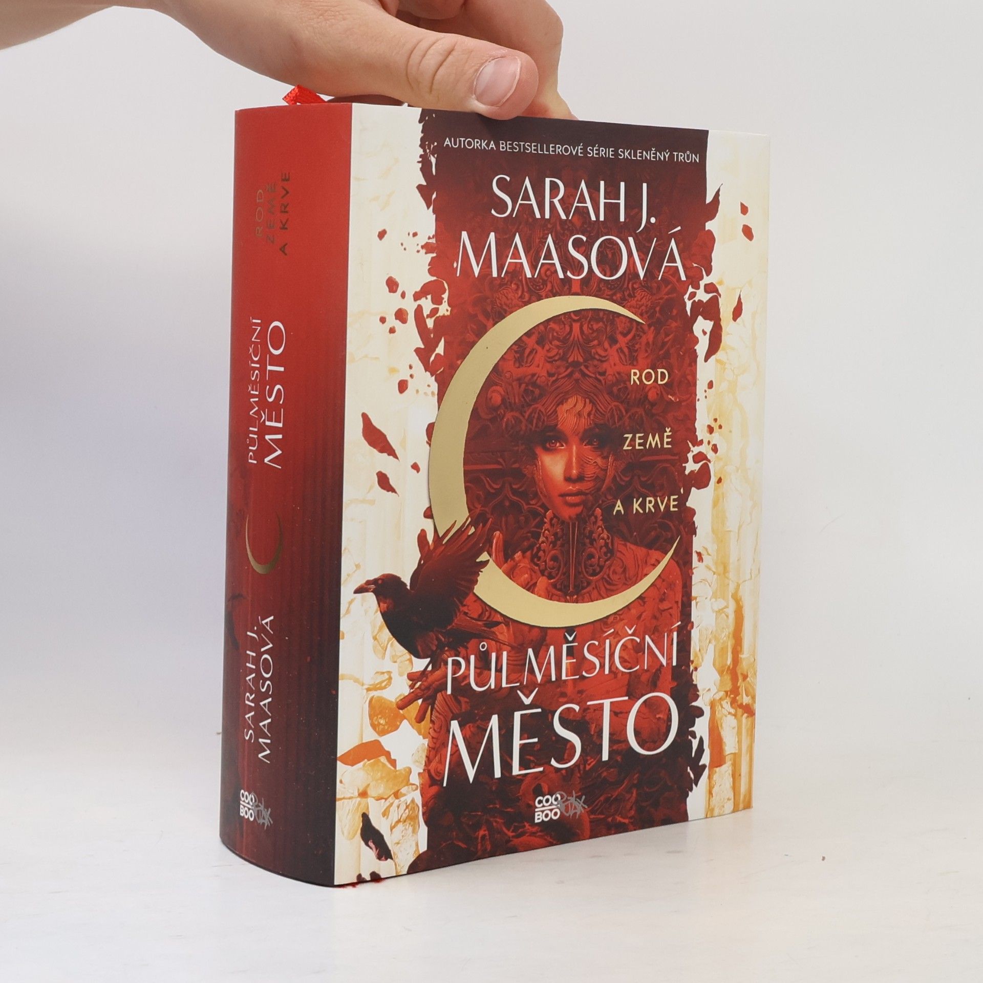 Sarah J. Maas Půlměsíční město. Rod země a krve
