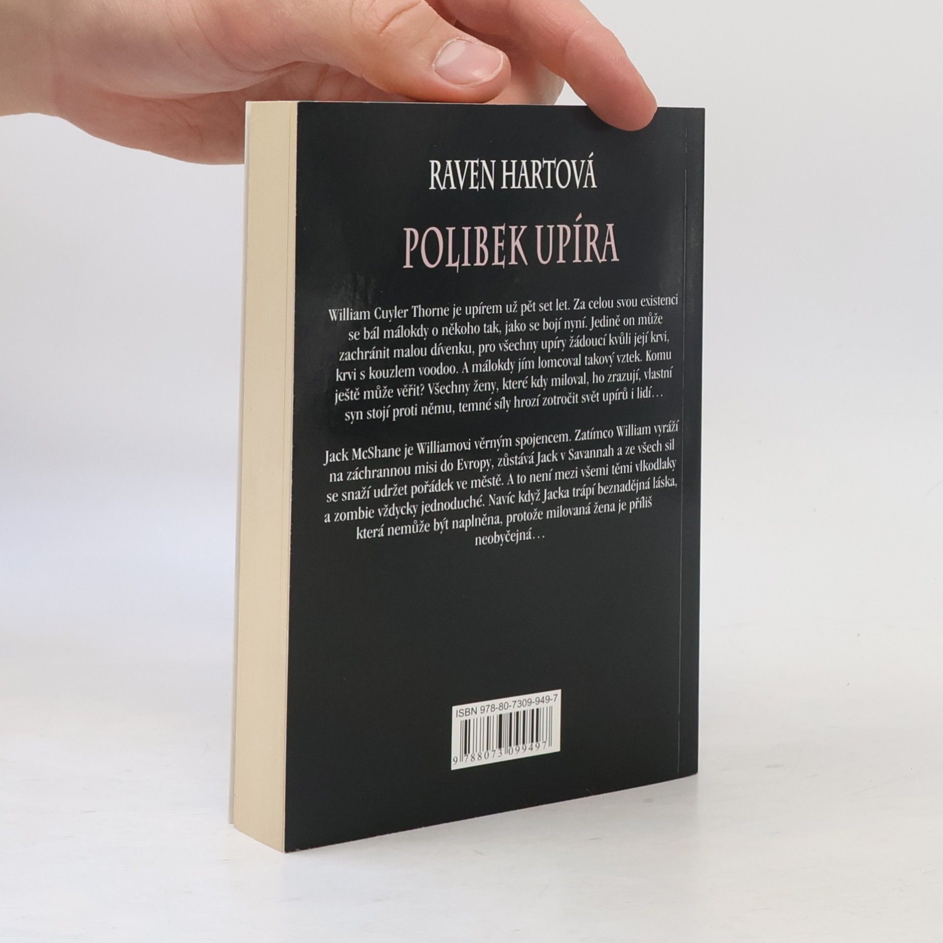 Raven Hart Polibek upíra
