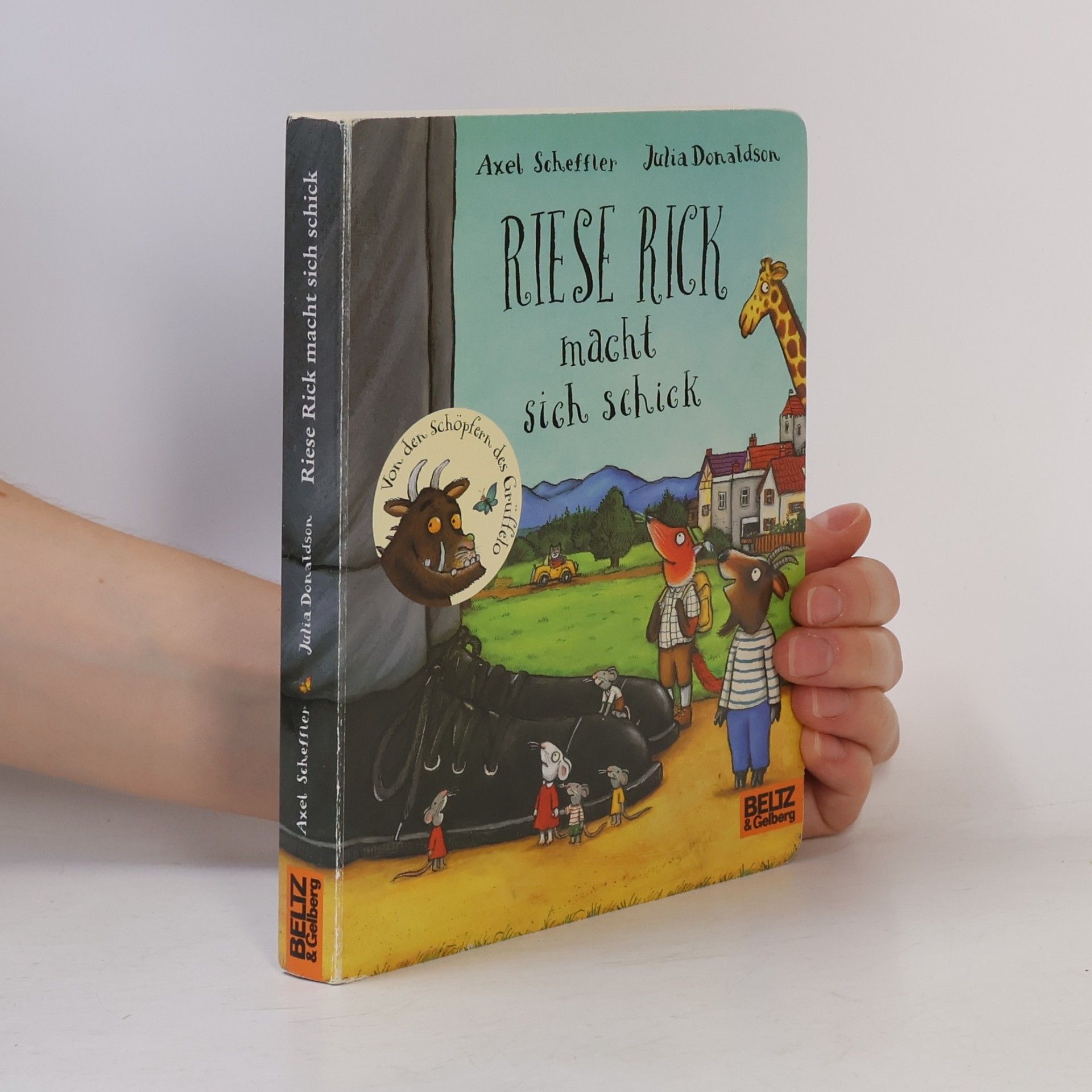 Riese Rick macht sich schick