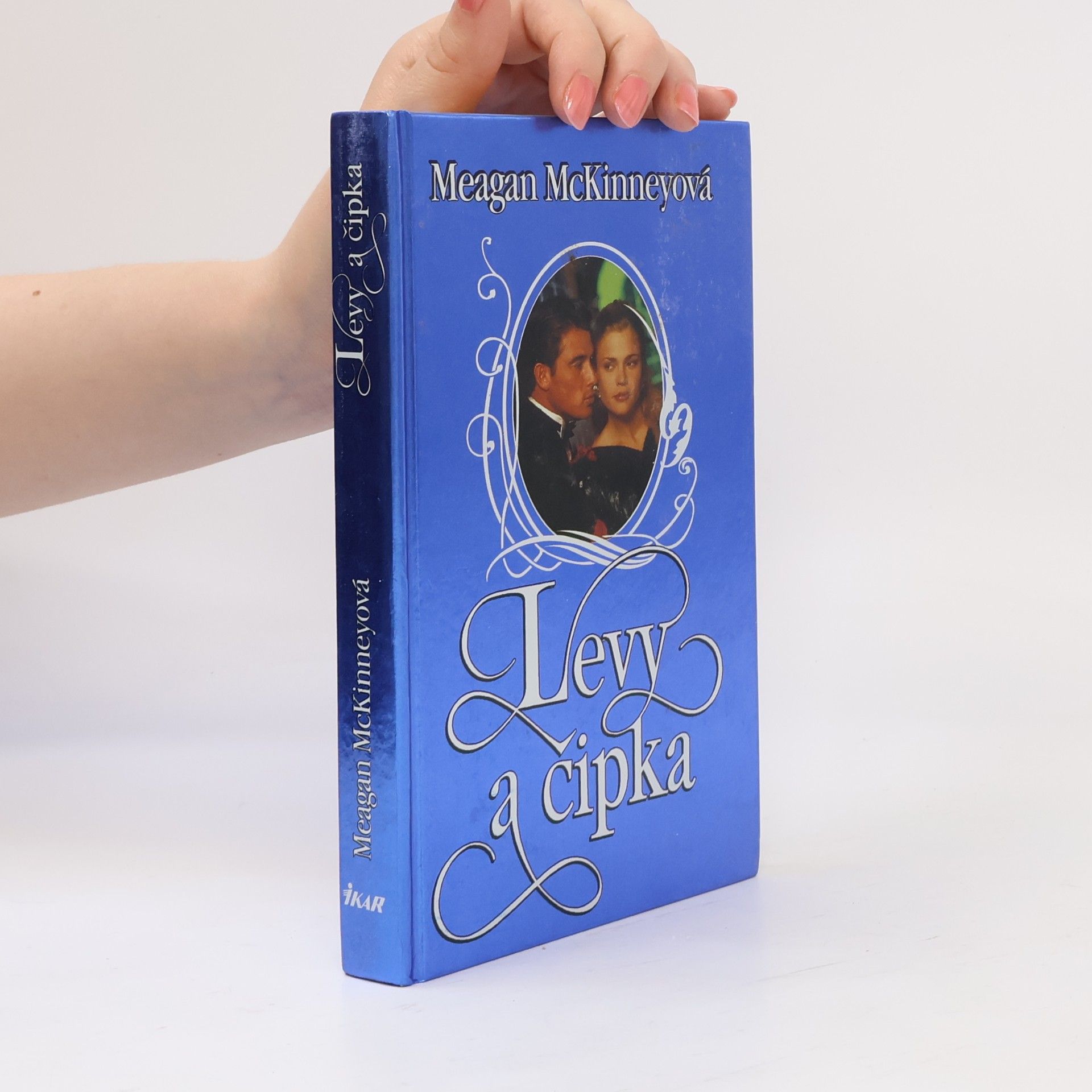 Meagan McKinney Levy a čipka