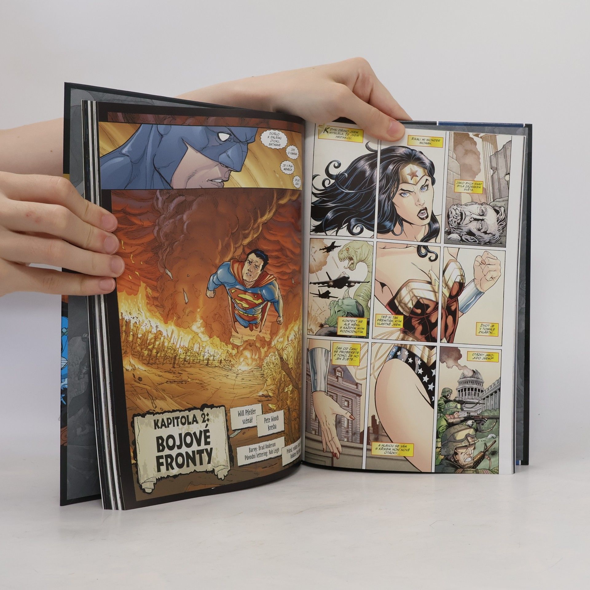 Collectif d'auteurs Wonder Woman. Amazonky útočí! Kniha první