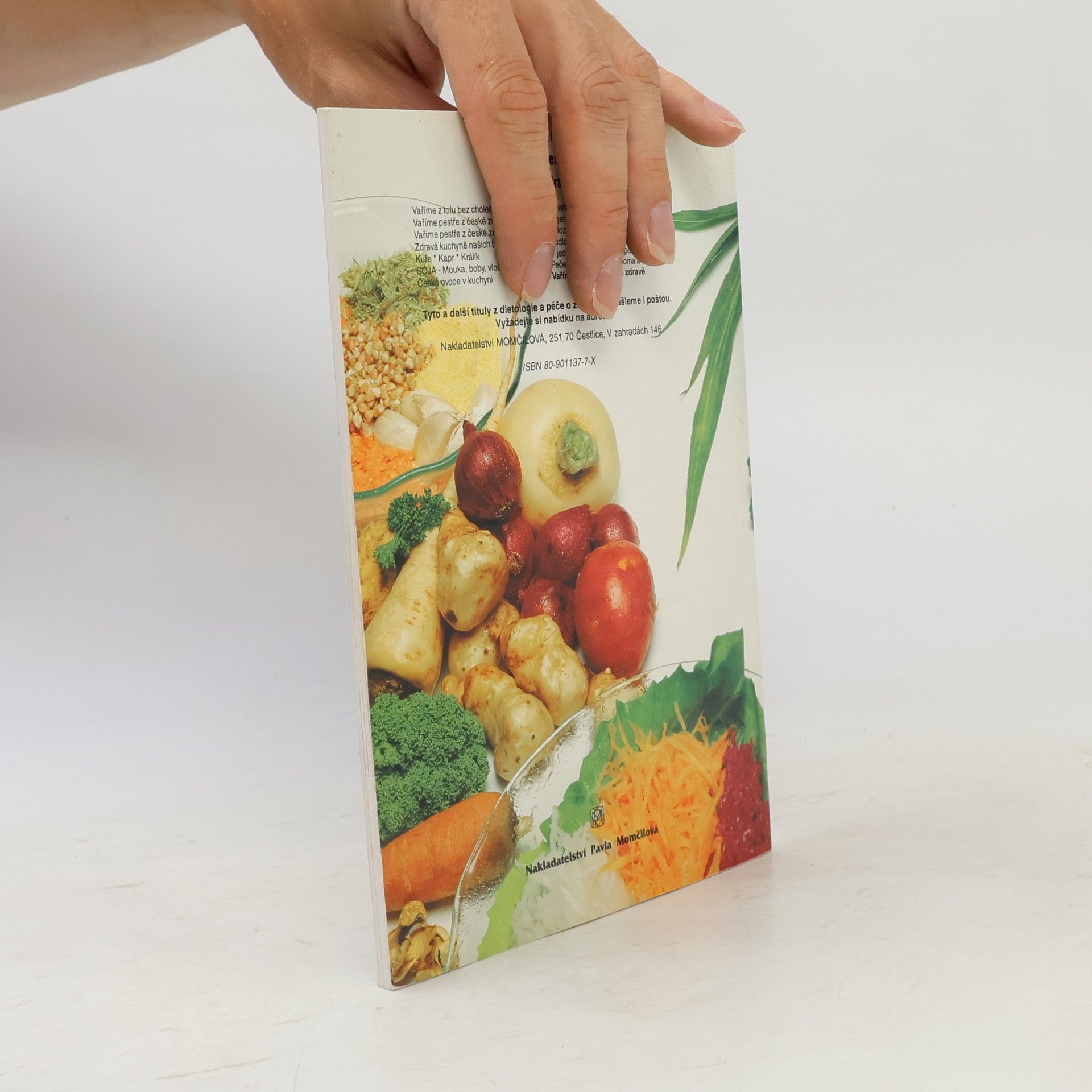 Pavla Momčilová Vaříme pestře z české zeleniny II. Zimní a jarní zeleninové menu.