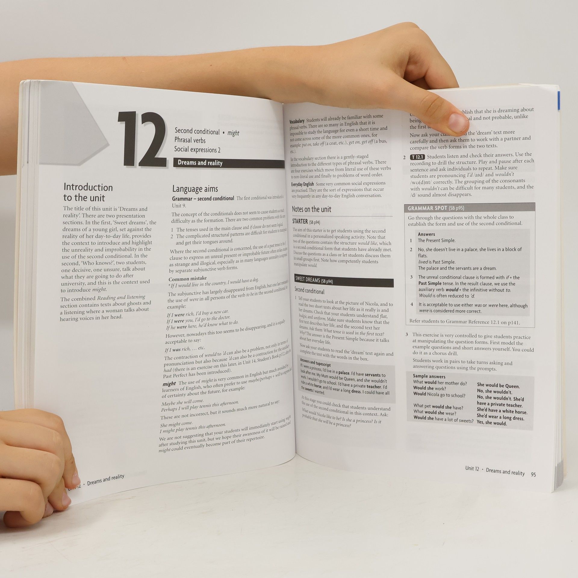Liz Soars New headway English course : pre-intermediate : teacher’s book