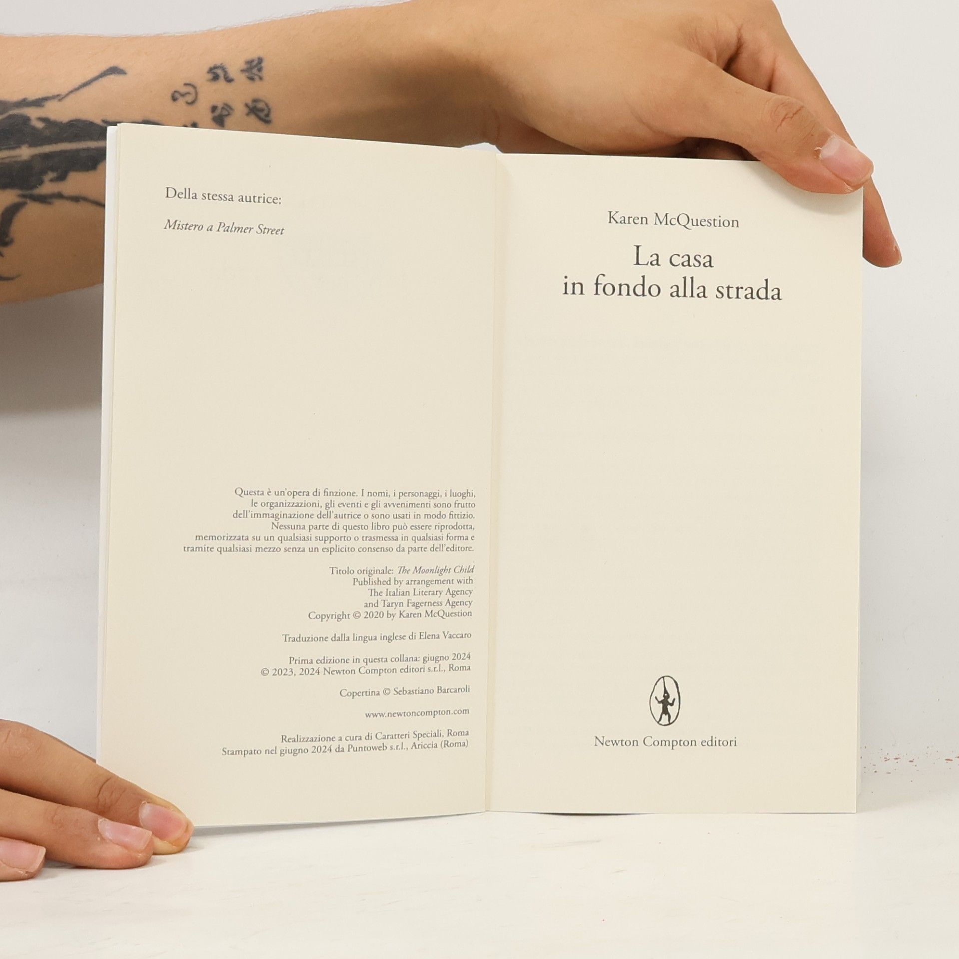 Karen McQuestion La saca in fondo alla strada