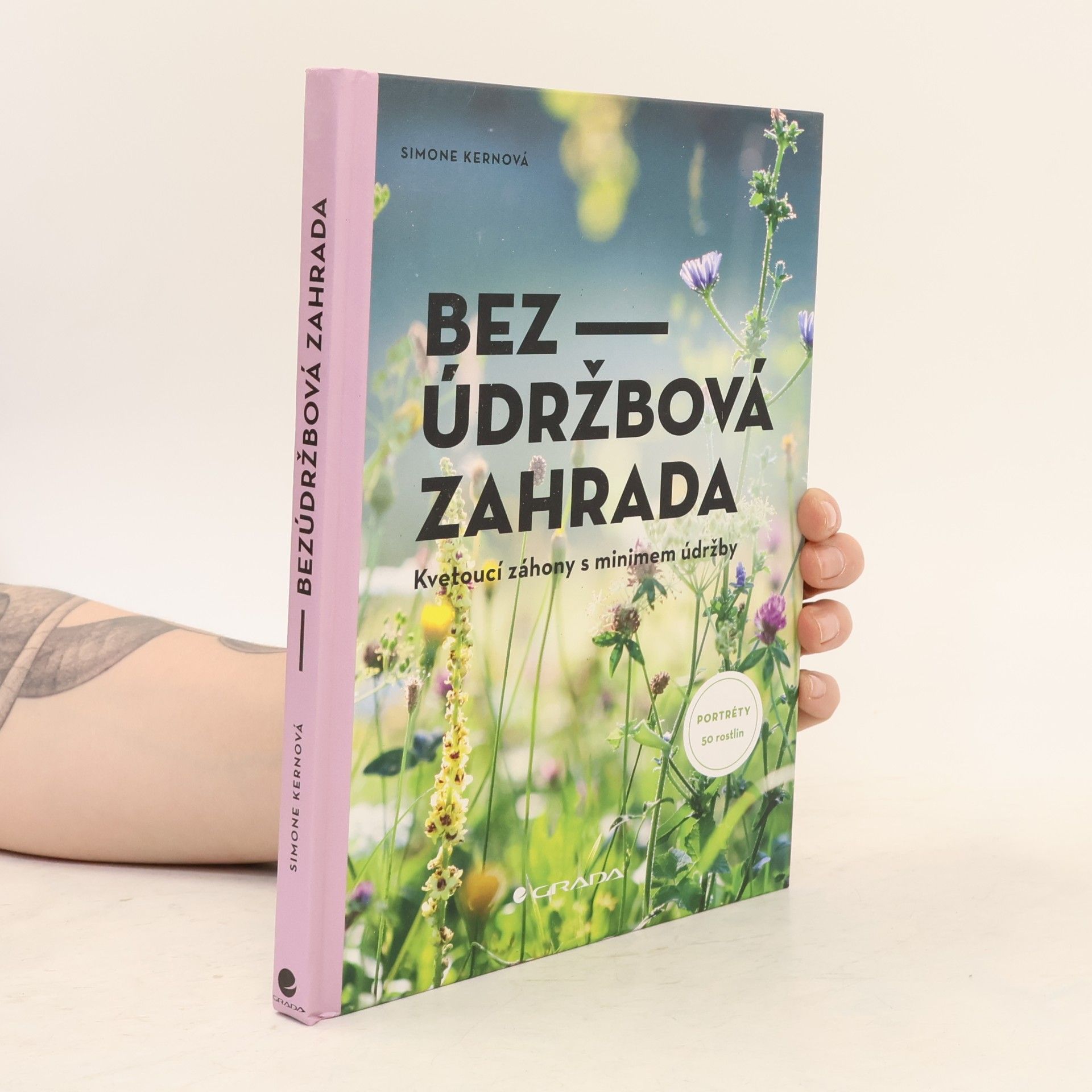 Simone Kern Bezúdržbová zahrada - Kvetoucí záhony s minimem údržby