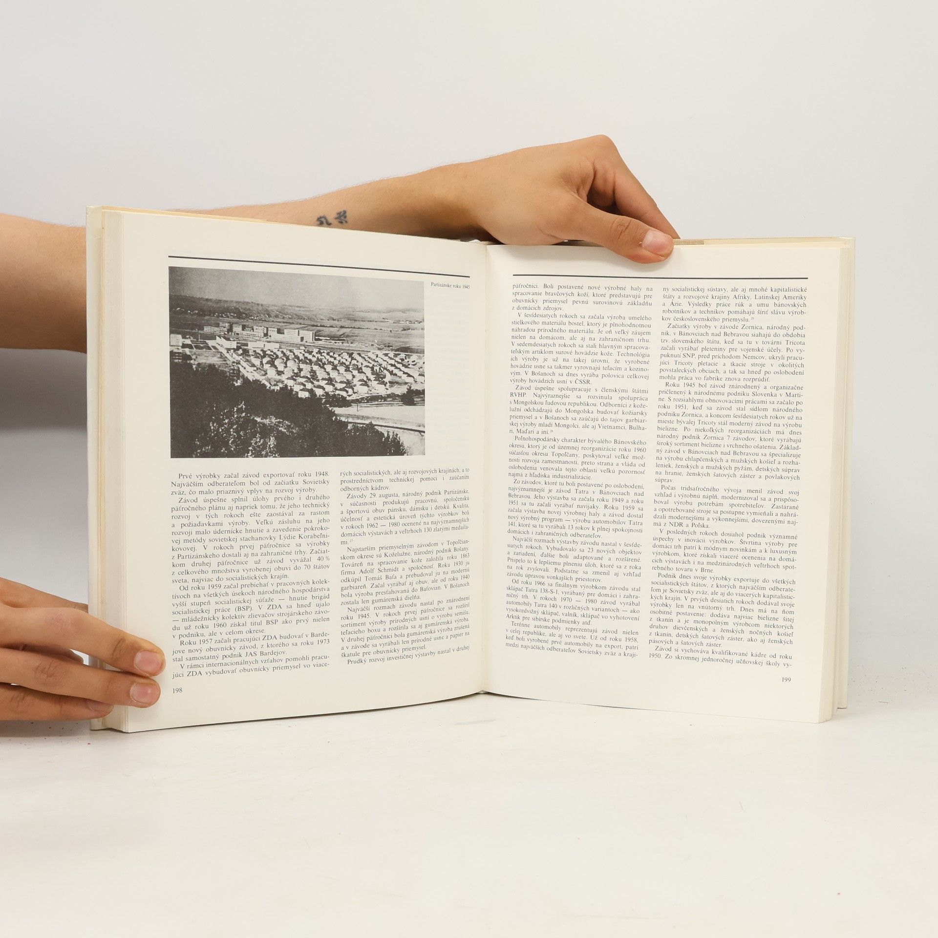 Vlado Uhlár Okres Topoĺčany. Historicko-vlastivedná monografia