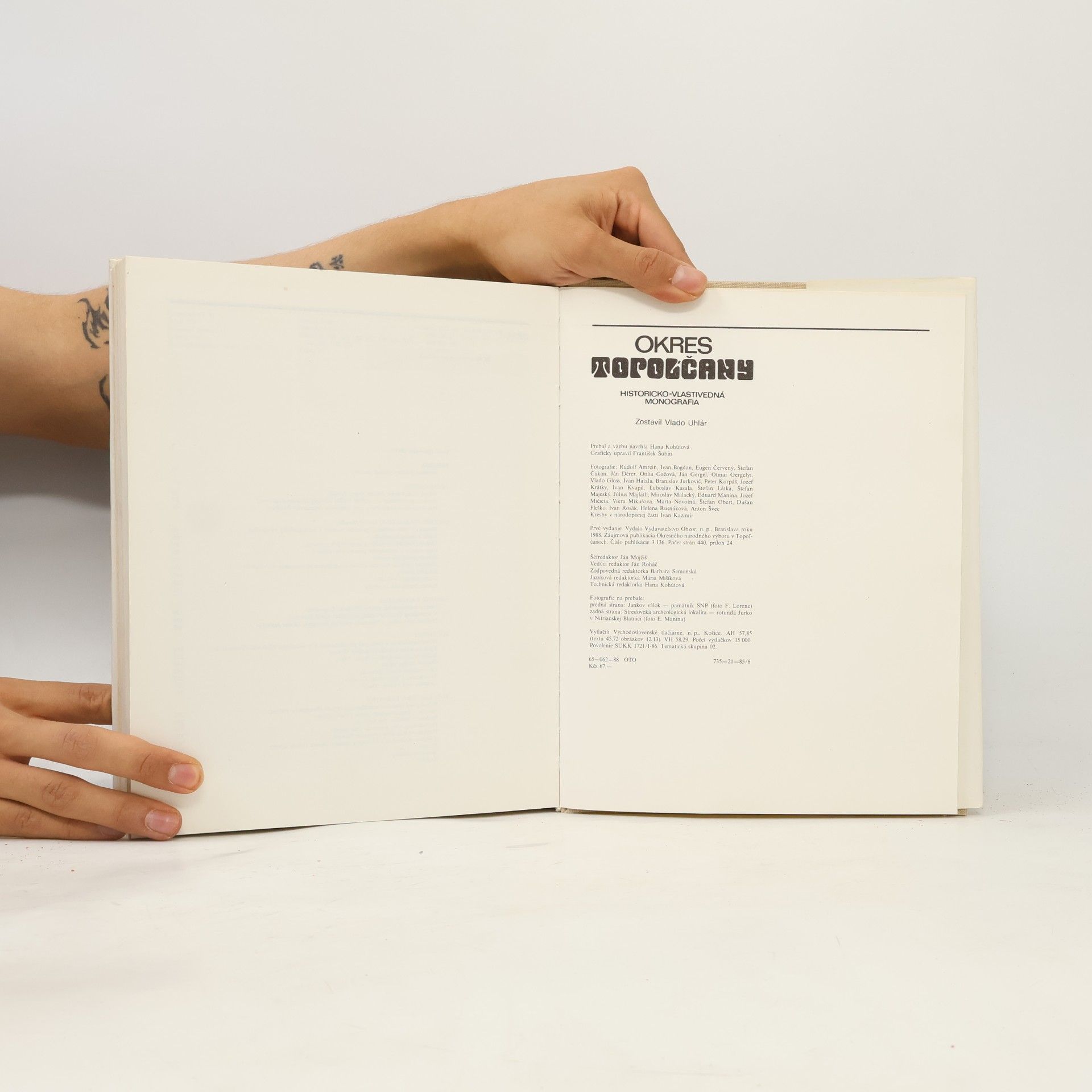 Vlado Uhlár Okres Topoĺčany. Historicko-vlastivedná monografia
