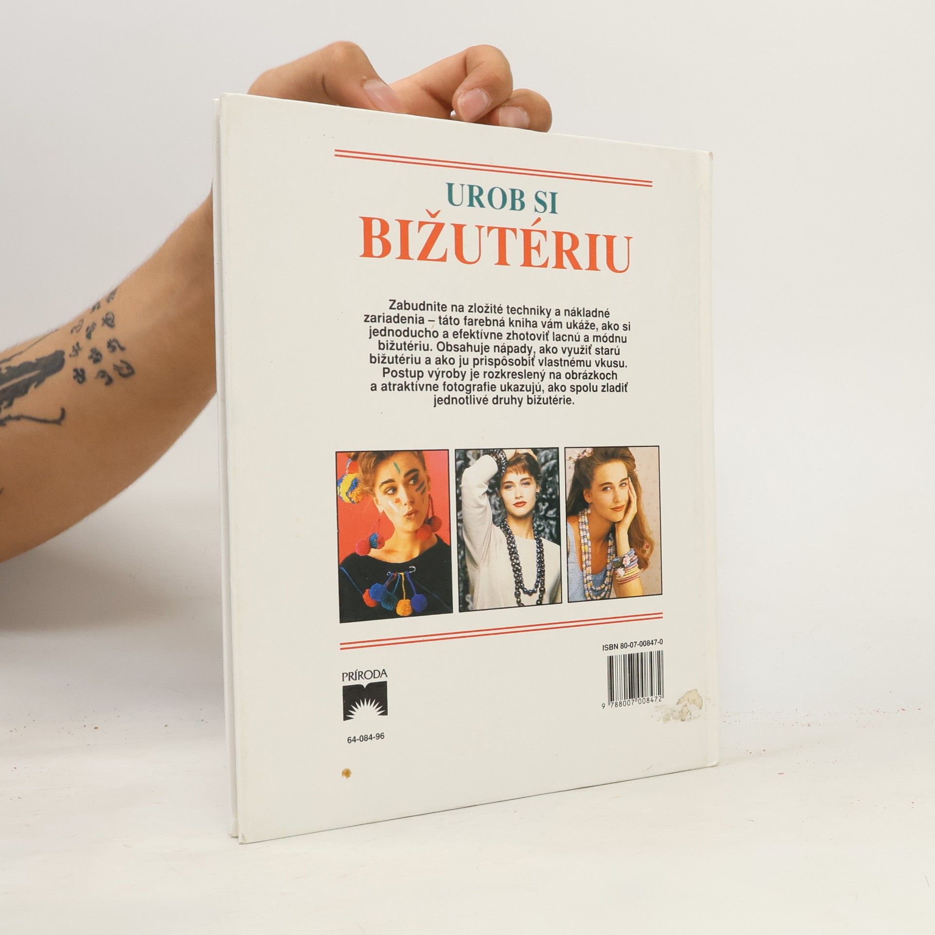 Felicity Everett Urob si bižutériu