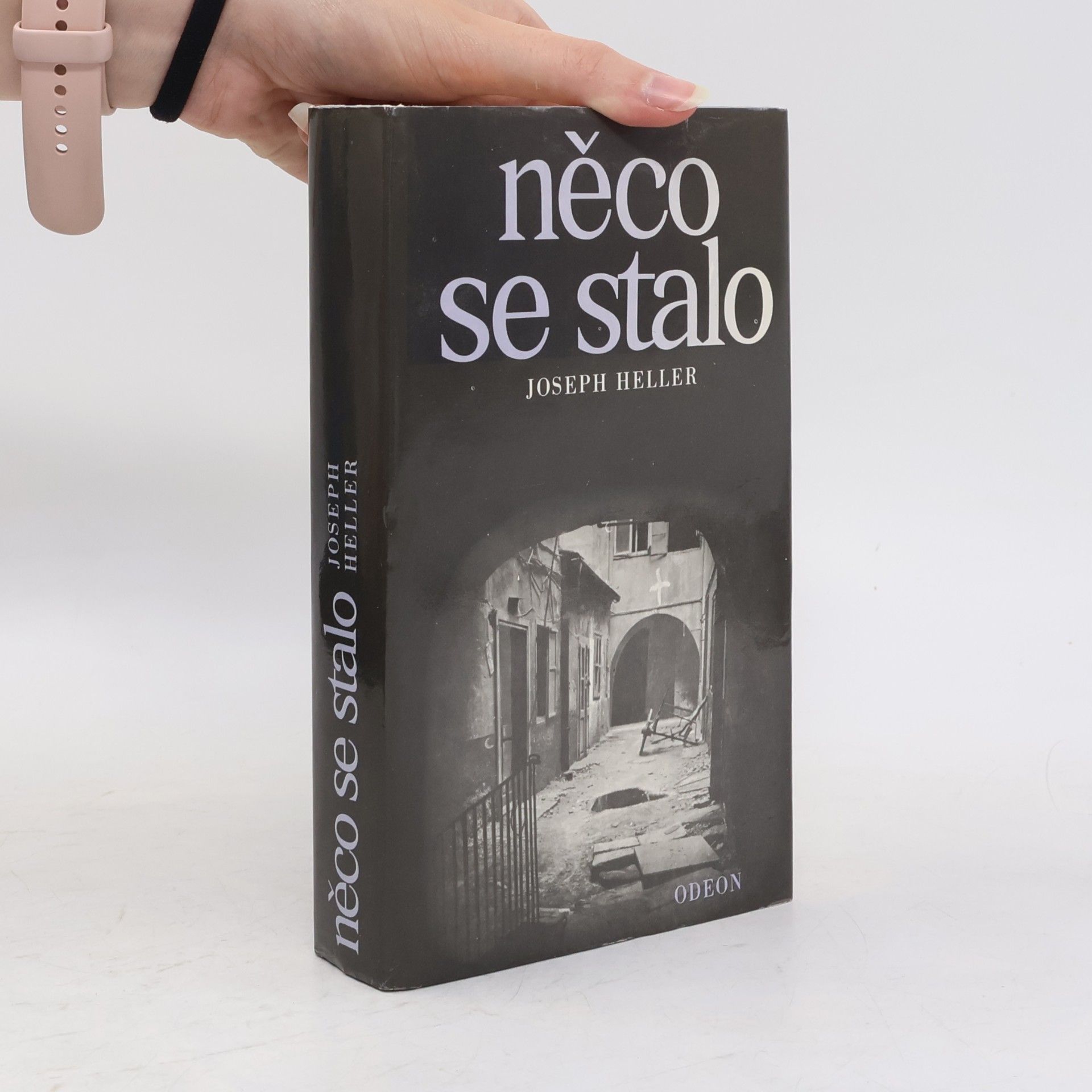 Joseph Heller Něco se stalo