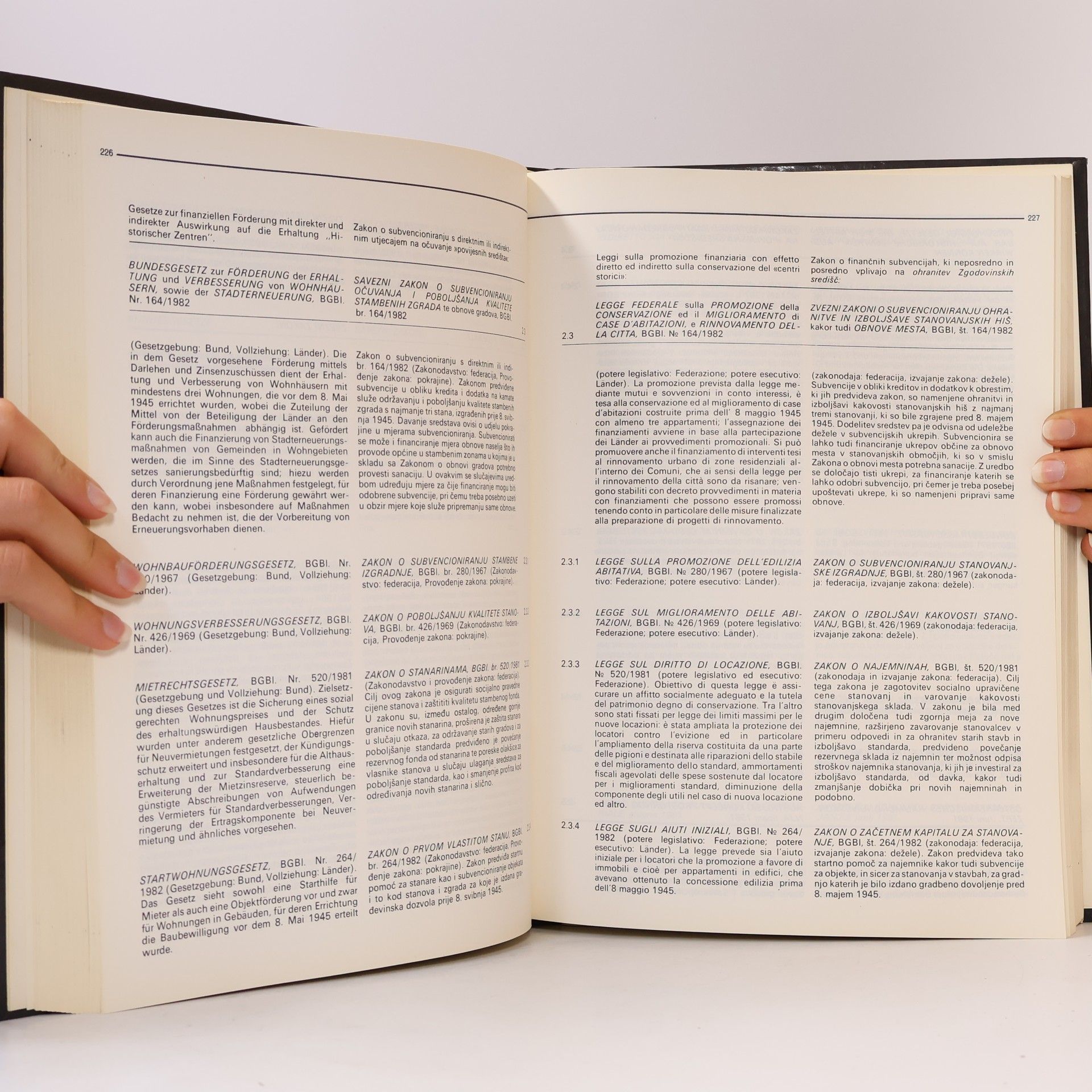 Various authors Erster gemeinsamer Bericht über die historischen Zentren. Prvi zajednički izvještaj o povijesnim središtima. Primo rapporto comune sui centri storici. Prvo skupno poročilo o zgodovinskih središčih