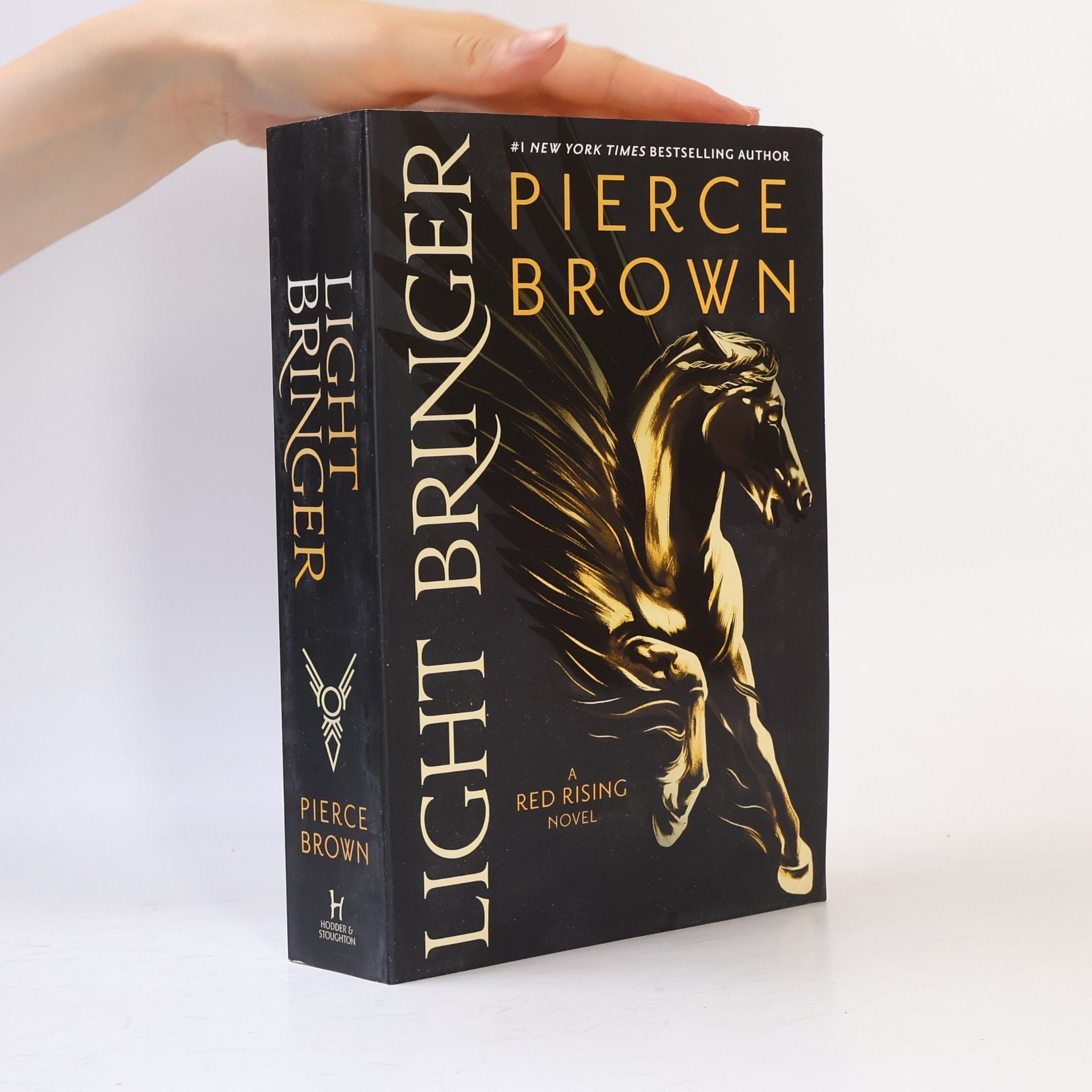 Pierce Brown Light Bringer: A Red Rising Novel
