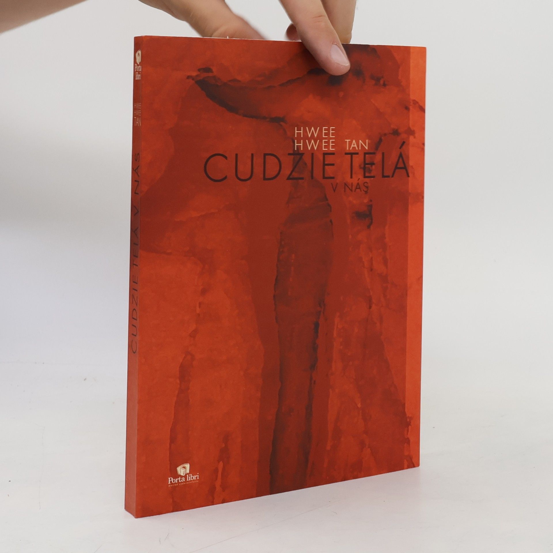Hwee Tan Hwee Cudzie telá v nás