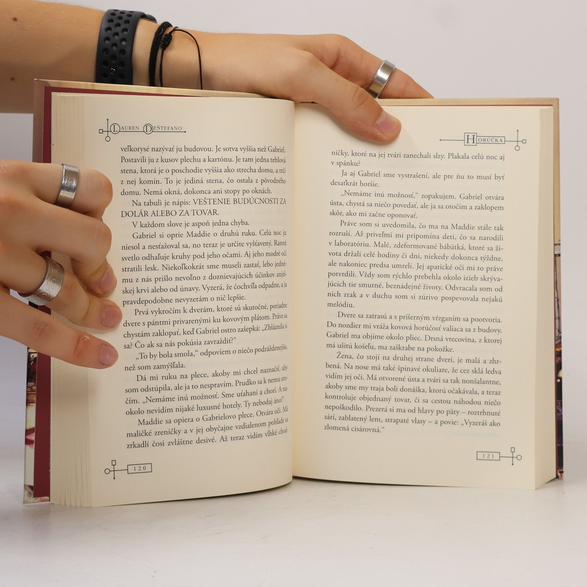 Lauren DeStefano Záhrada večnosti 2. Horúčka
