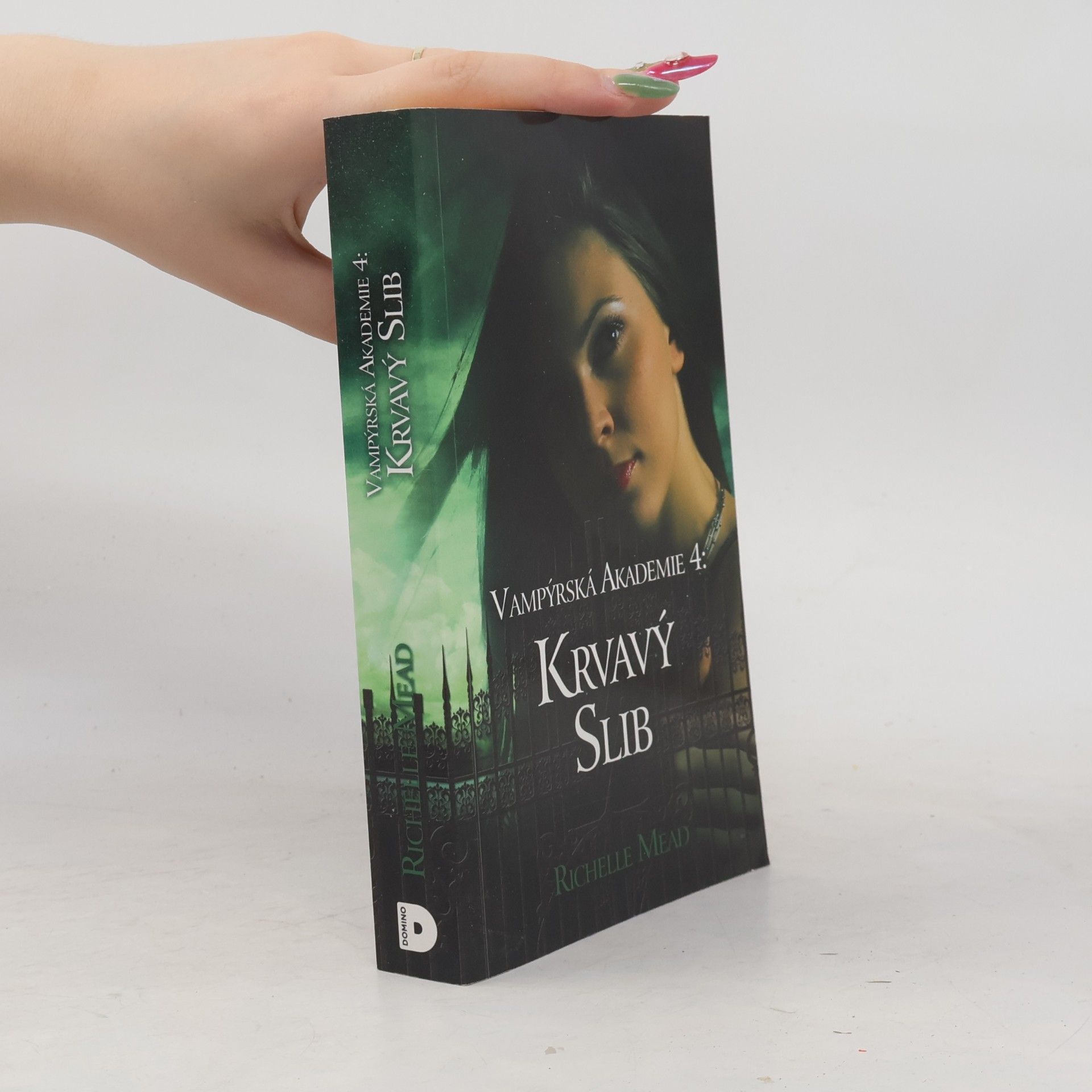 Richelle Mead Vampýrská akademie 4: Krvavý slib