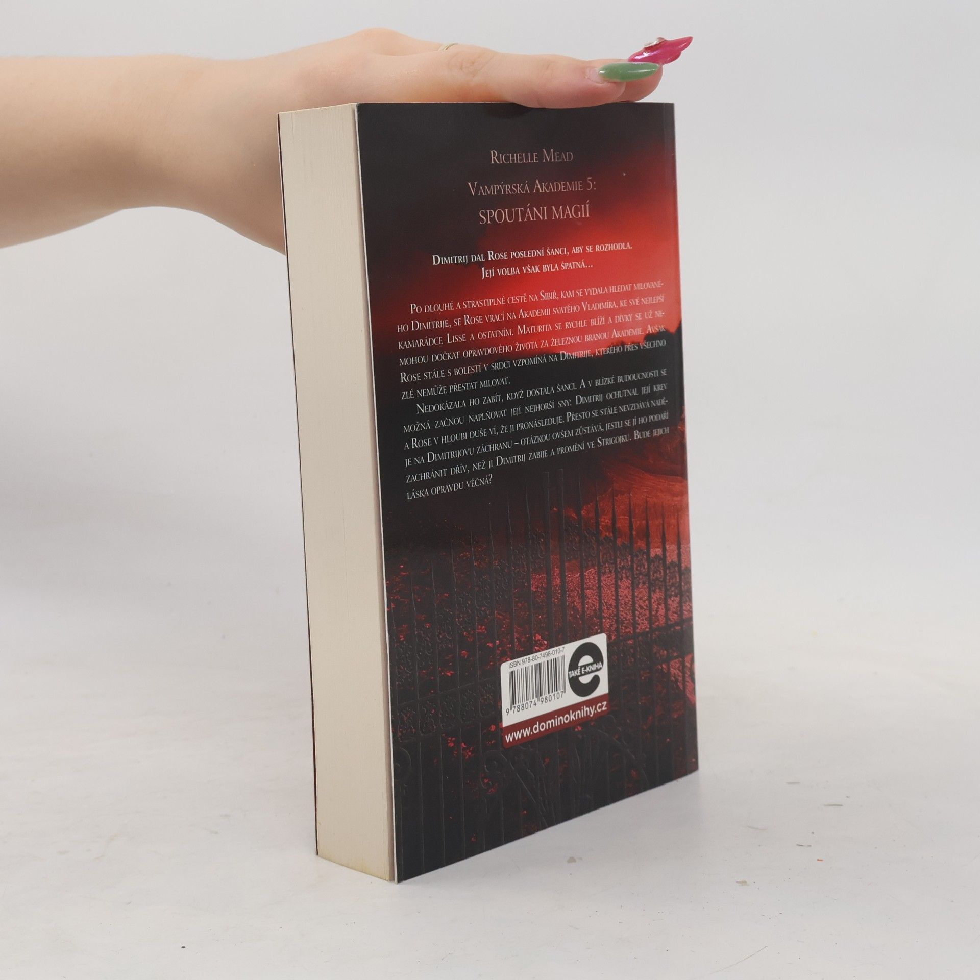 Richelle Mead Vampýrská akademie 5: Spoutáni magií