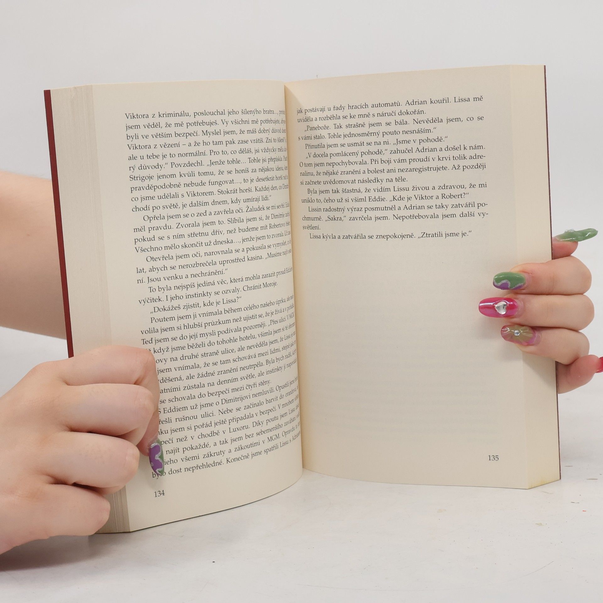 Richelle Mead Vampýrská akademie 5: Spoutáni magií