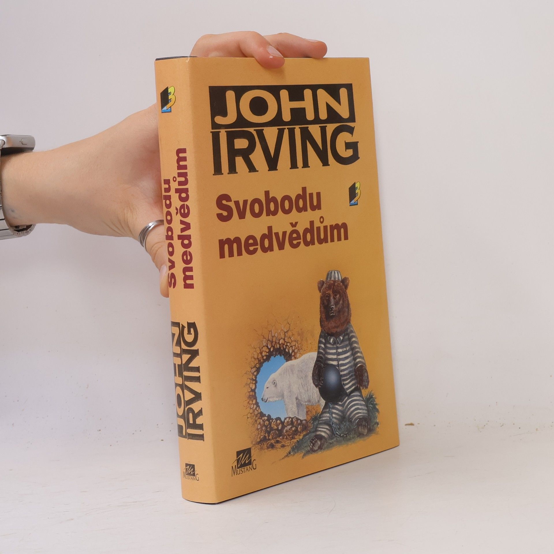 John Irving Svobodu medvědům