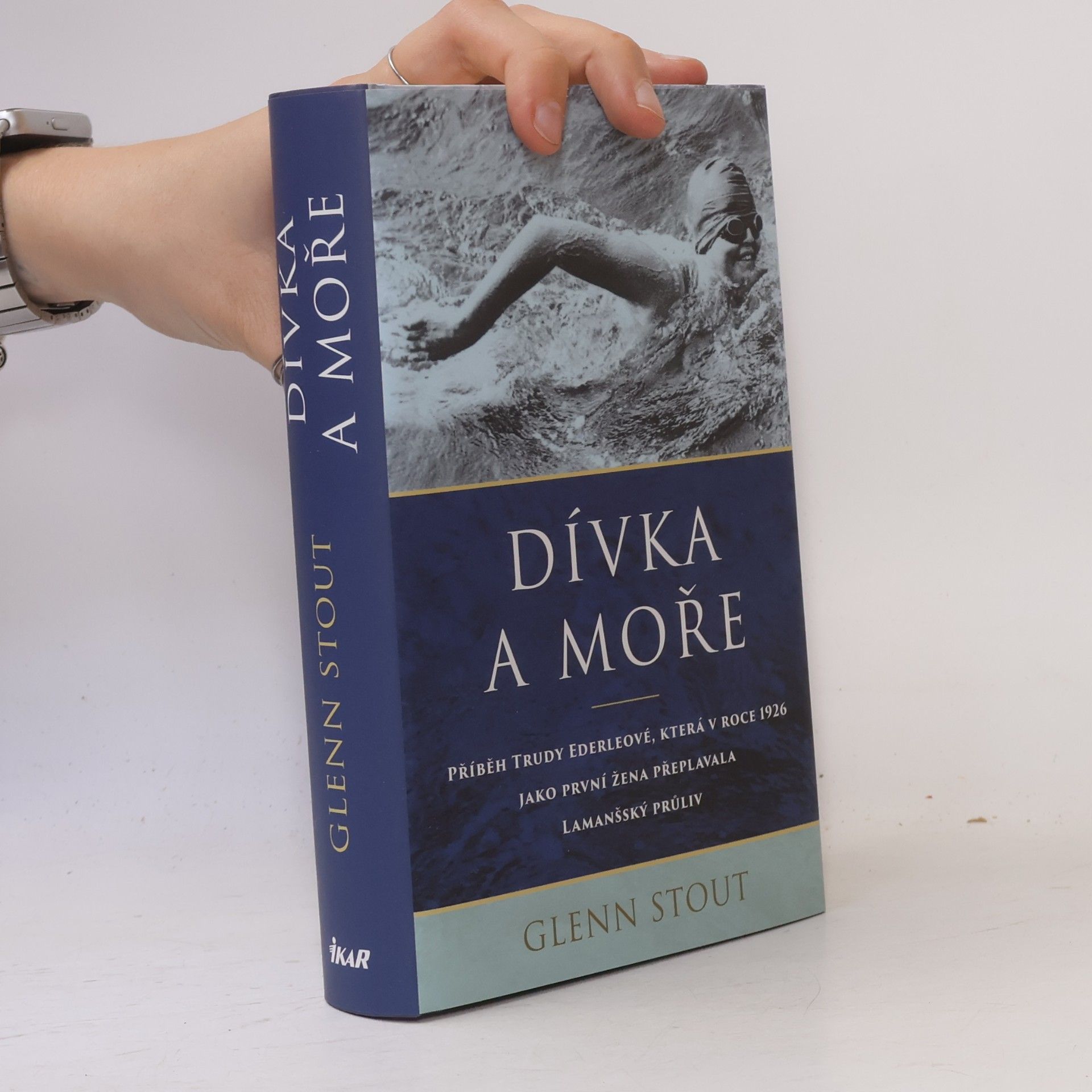 Glenn Stout Dívka a moře : příběh Trudy Ederleové, která v roce 1926 jako první žena přeplavala Lamanšský průliv