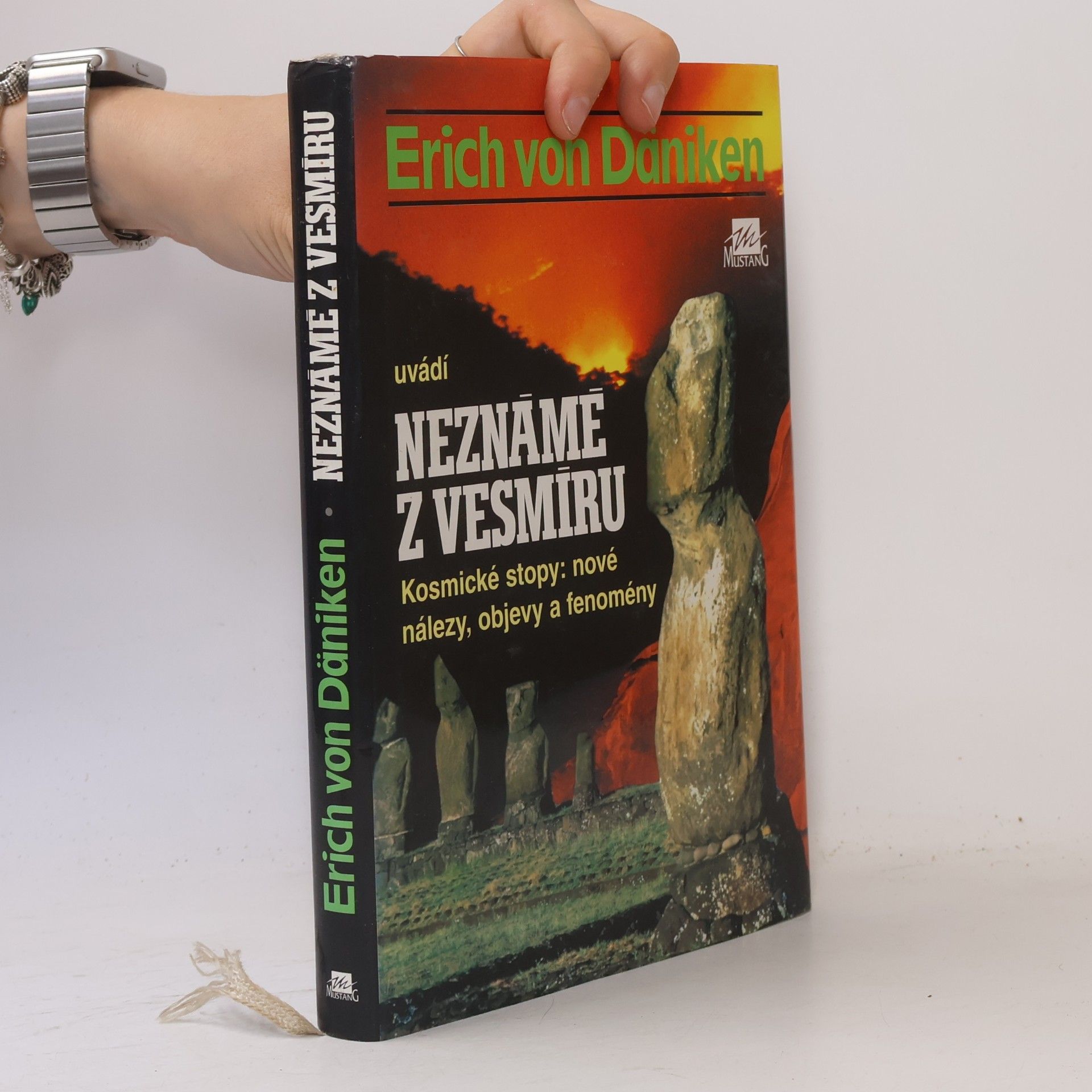Erich von Däniken Neznámé z vesmíru