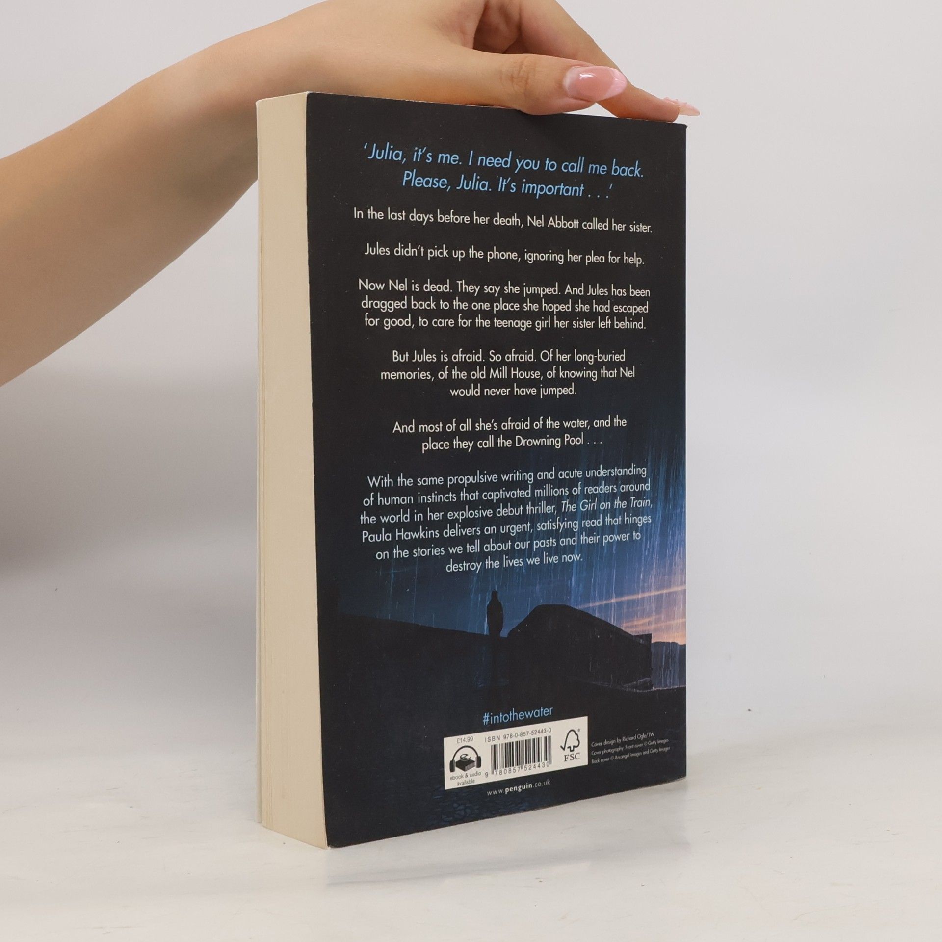 Paula Hawkins Into the Water