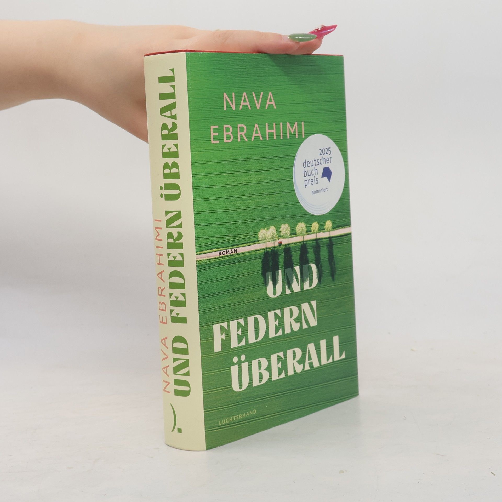 Nava Ebrahimi Und Federn überall
