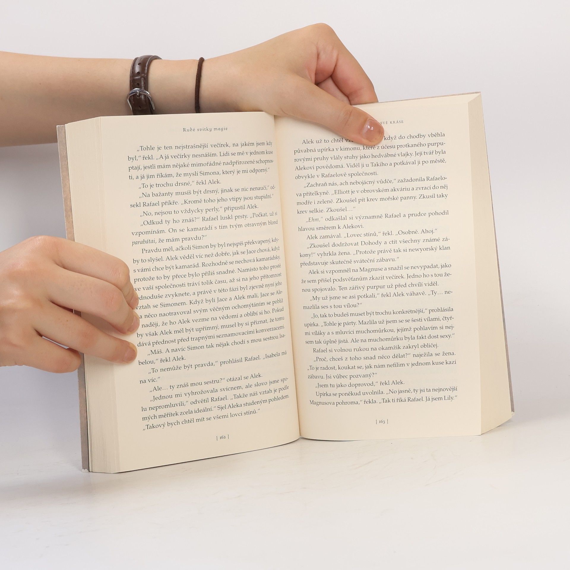 Cassandra Clare Nejstarší kletby. Kniha první, Rudé svitky magie
