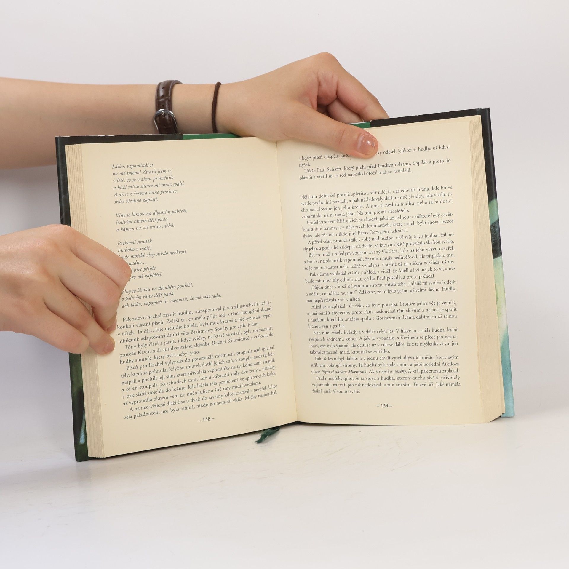 Guy Gavriel Kay Fionavarská tapiserie. Kniha první, Letní strom