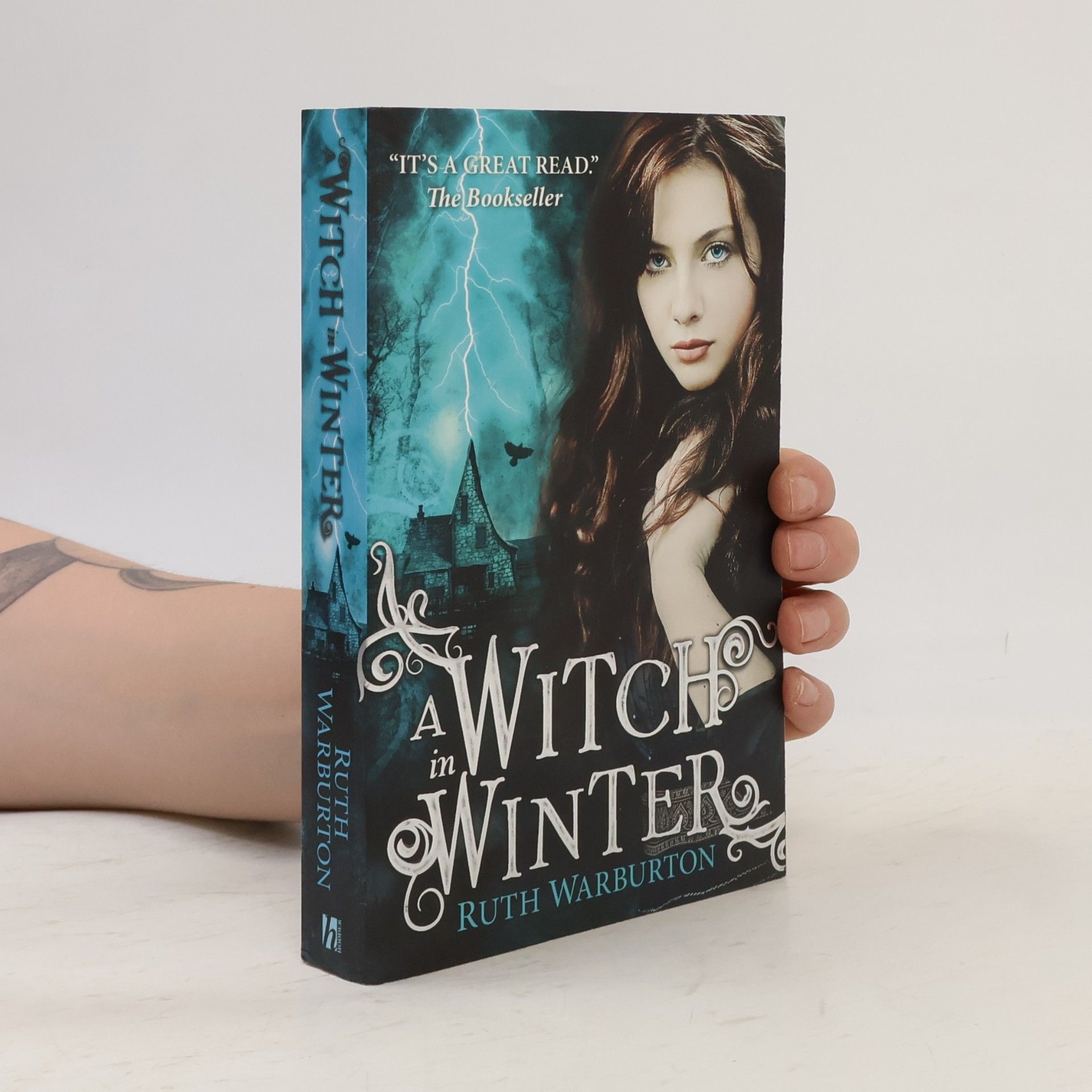 Ruth Warburton A Witch in Winter