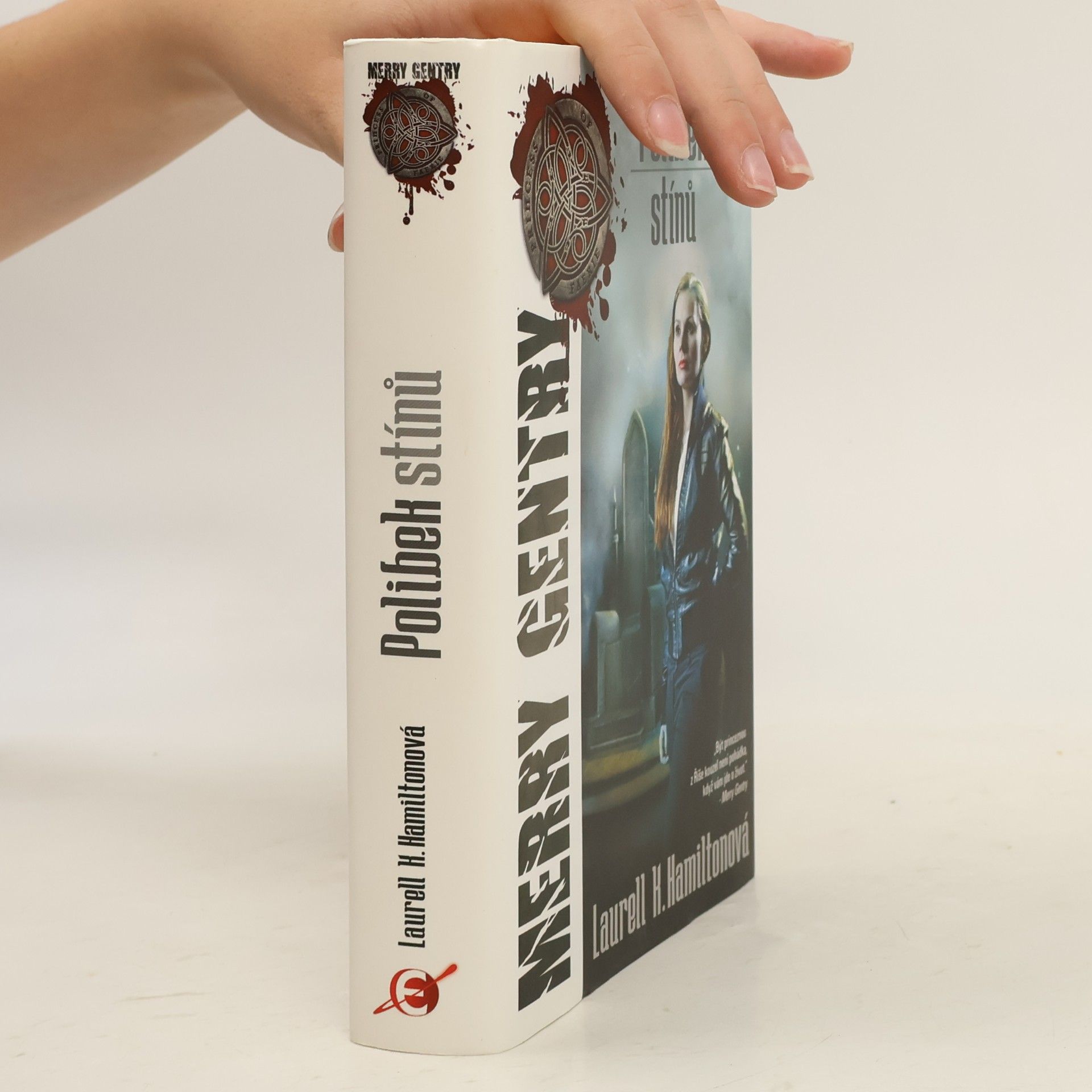 Laurell Kaye Hamilton Polibek stínů