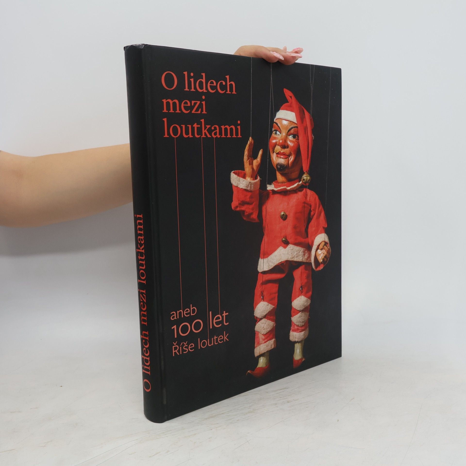 Lenka Rákosová O lidech mezi loutkami, aneb, 100 let Říše loutek