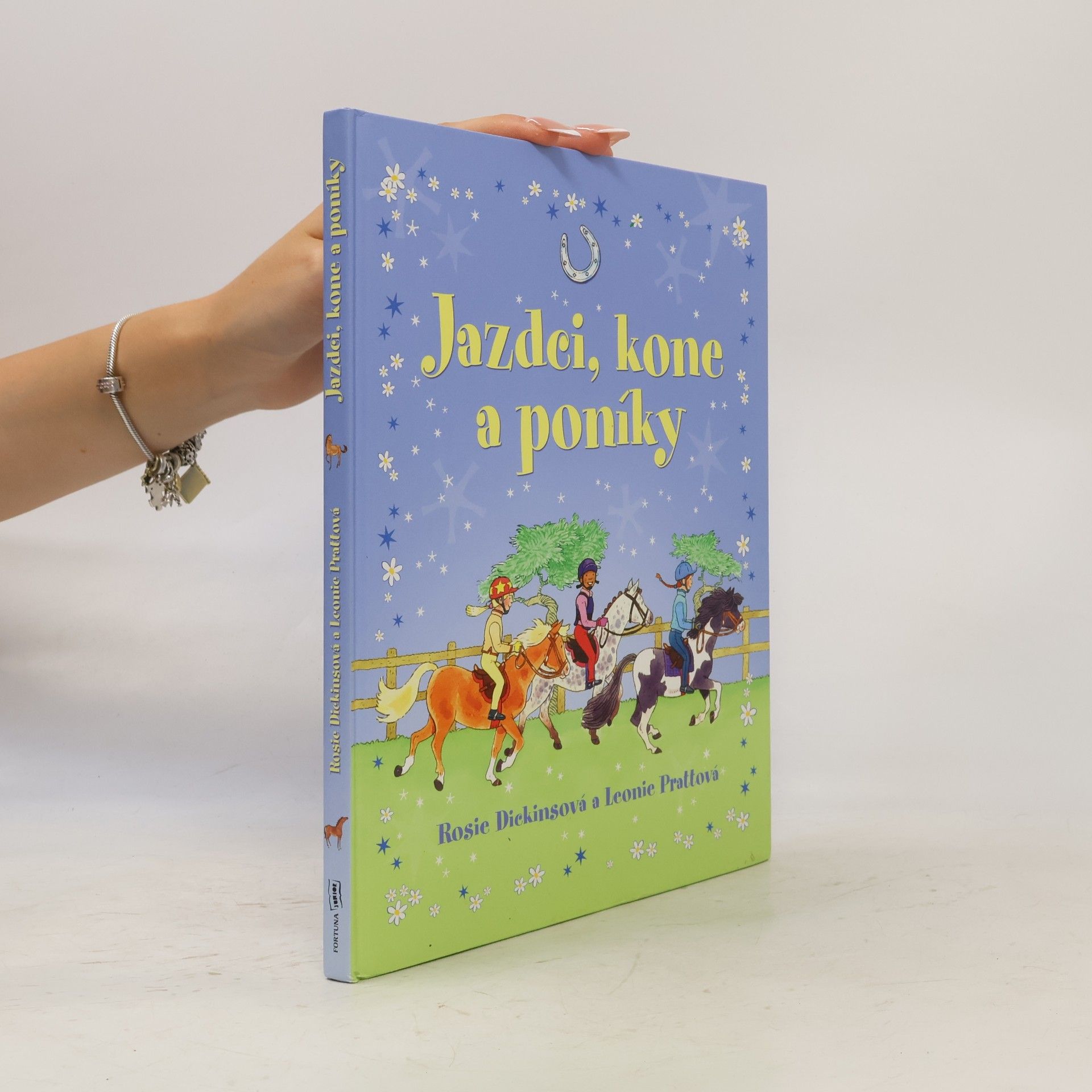 Jazdci, kone a poníky